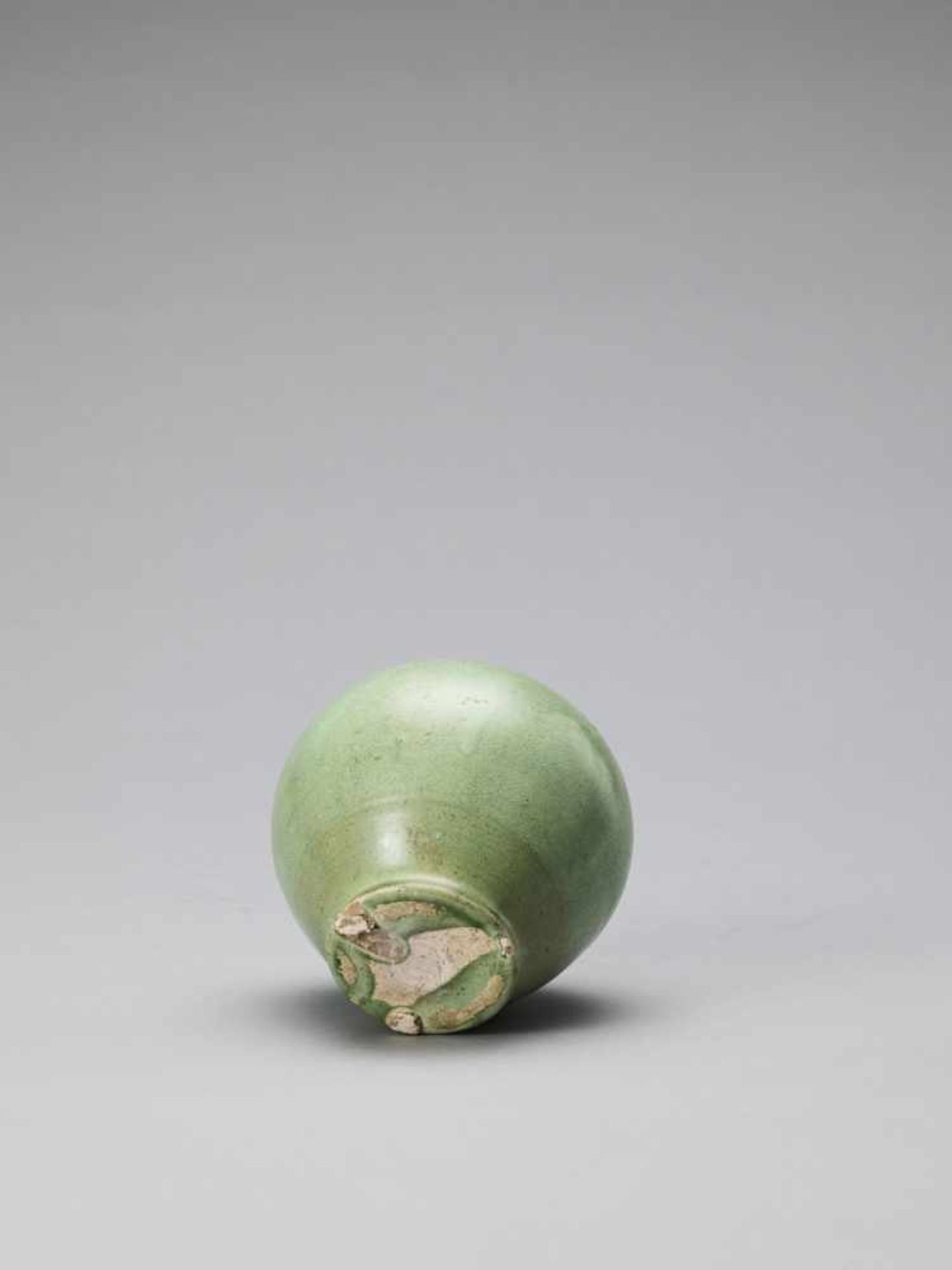 A LIME GREEN-GLAZED POTTERY JAR, TANG - Image 6 of 6