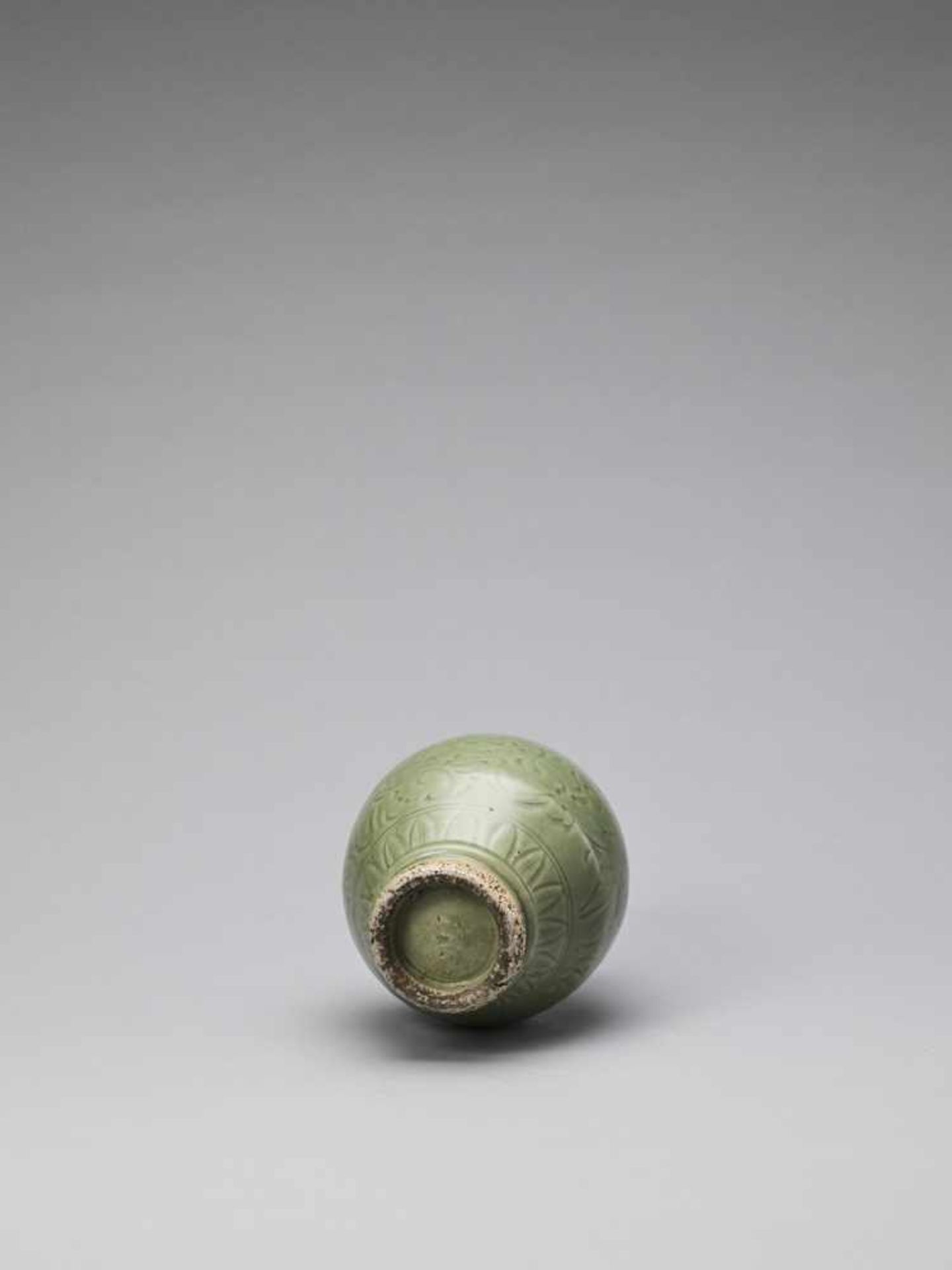 A CARVED LONGQUAN CELADON ‘LOTUS’ JAR, YUAN TO EARLY MING <br - Image 6 of 6