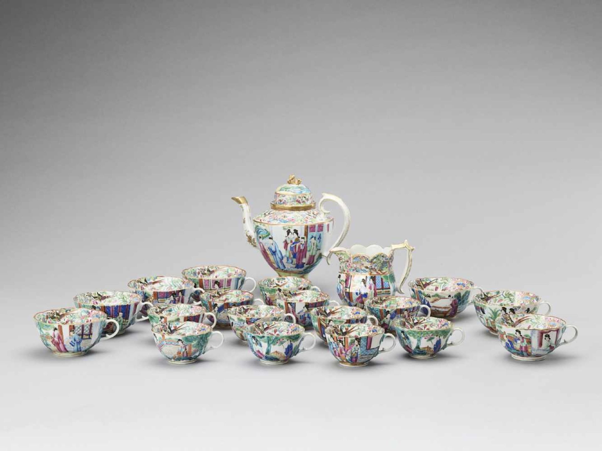 A CANTON EXPORT FAMILLE ROSE AND GILT PORCELAIN TEA SERVICE, QING - Bild 8 aus 16