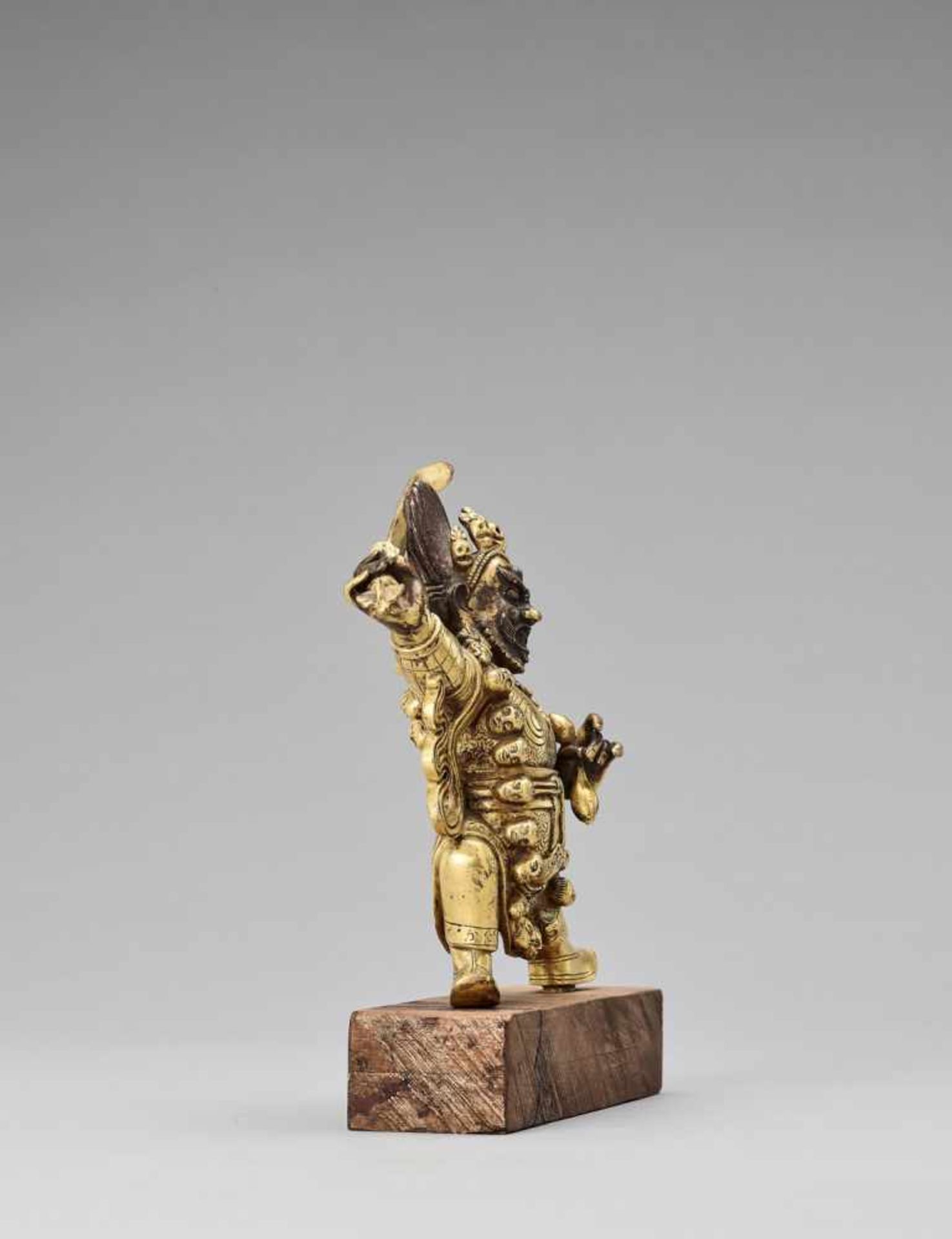 A TIBETAN FIRE-GILT BRONZE FIGURE OF BEGTSE - Bild 6 aus 6