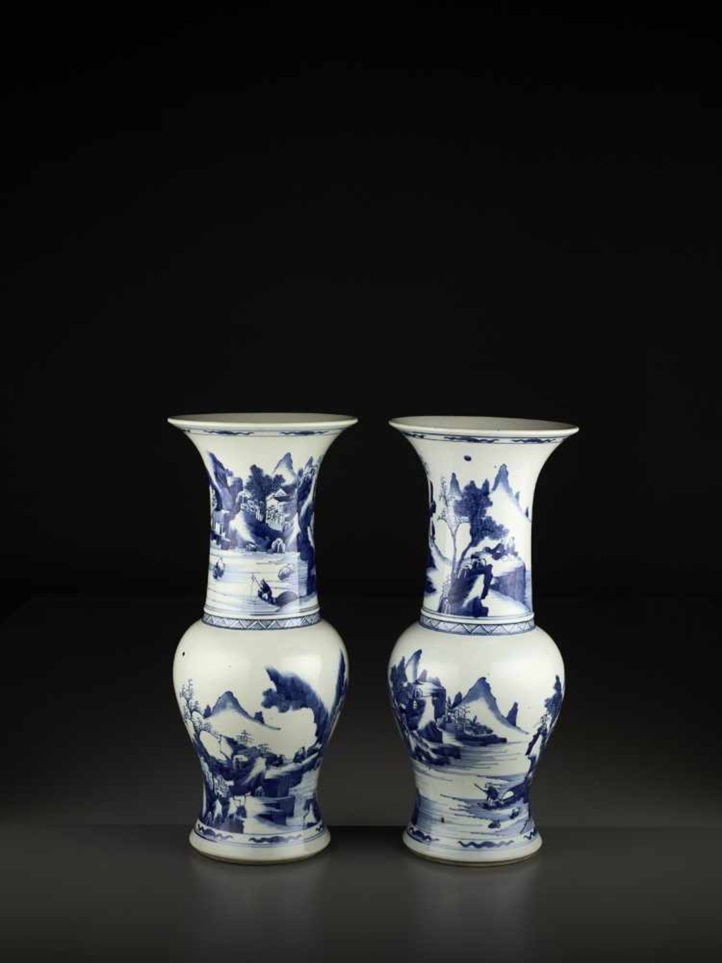 A PAIR OF BLUE AND WHITE YEN YEN VASES, LATE QING OR REPUBLIC - Image 4 of 6