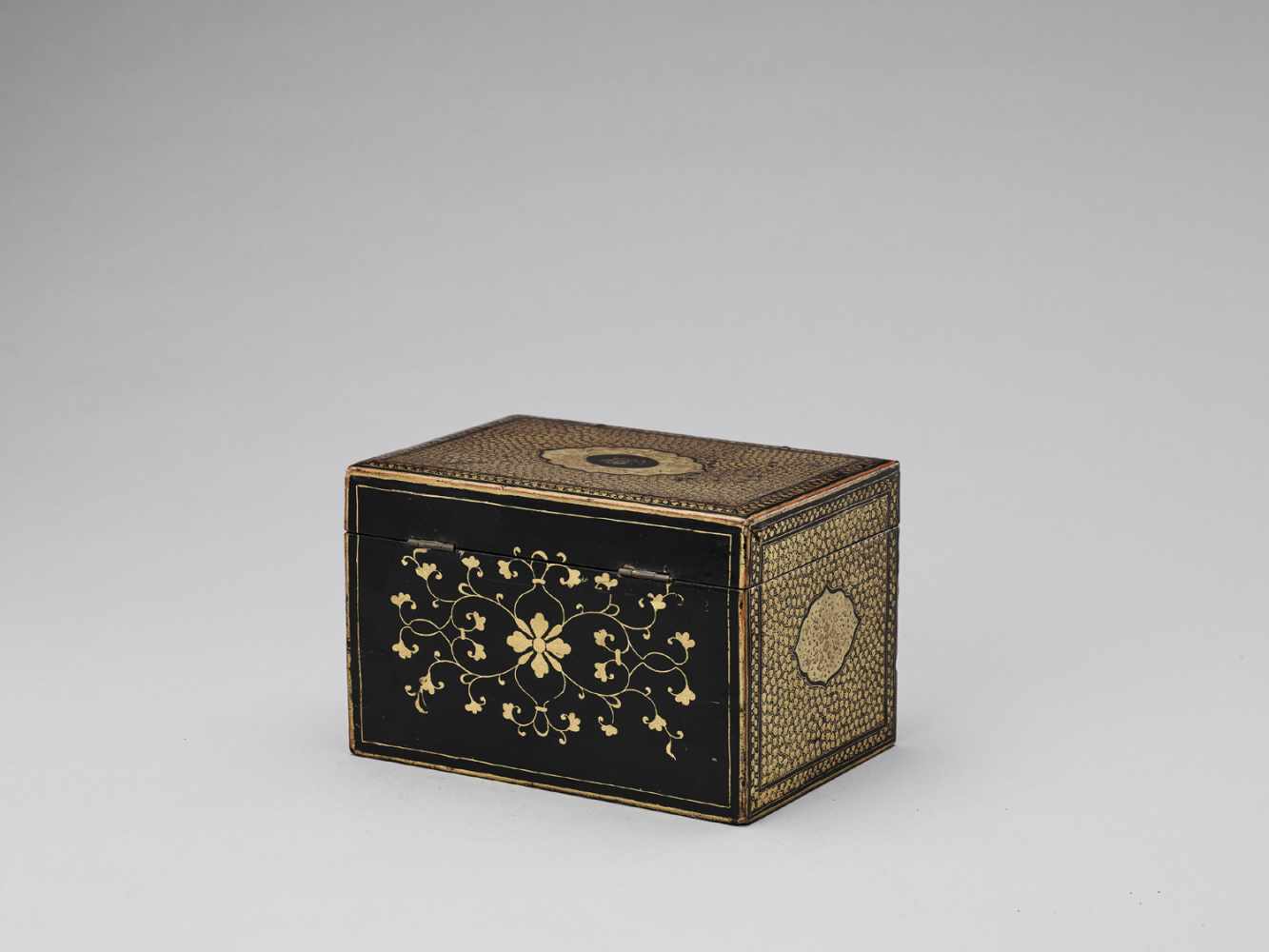 A CANTON LACQUER TEA CADDY WITH ORIGINAL TEA CONTAINERS, QING - Image 3 of 7