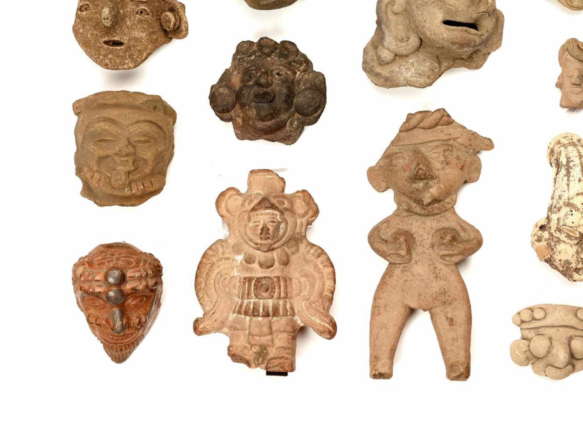 22 HEADS AND FIGURES – PRE-COLUMBIAN ERA <b - Bild 4 aus 4