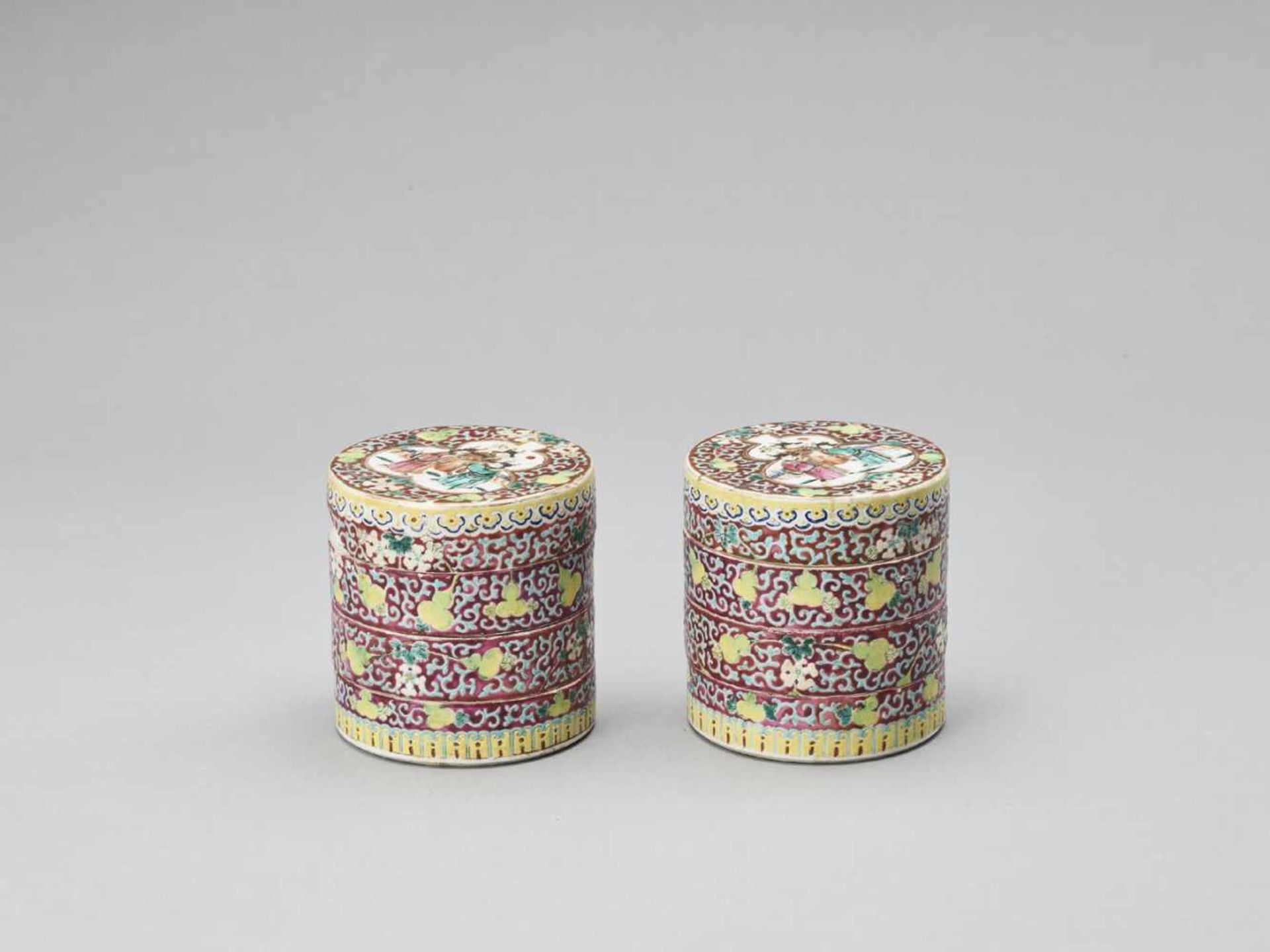 A PAIR OF THREE-TIERED ENAMELED PORCELAIN COSMETIC BOXES, REPUBLIC - Bild 2 aus 9