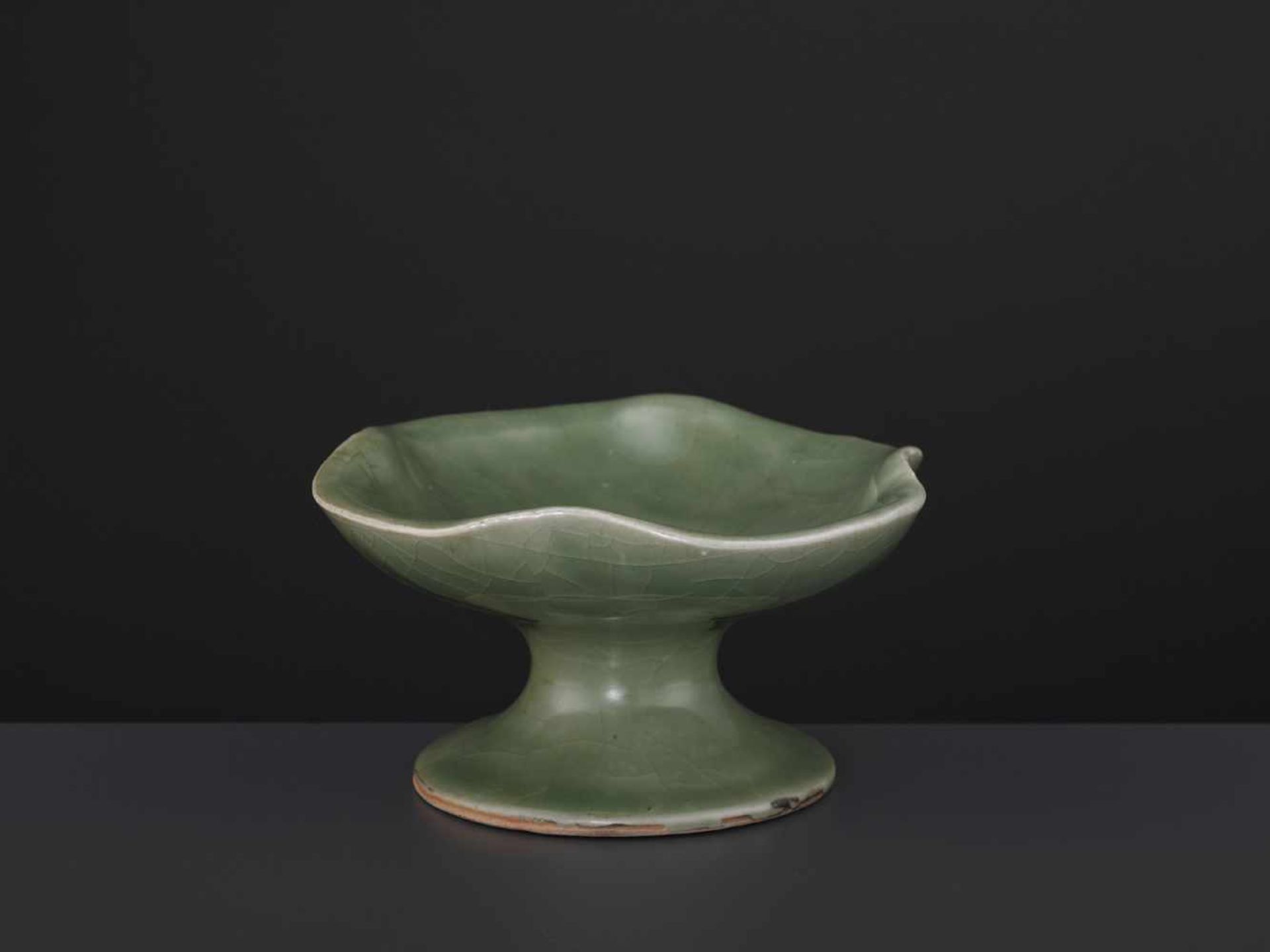 A CELADON STEM CUP, QING - Image 3 of 9