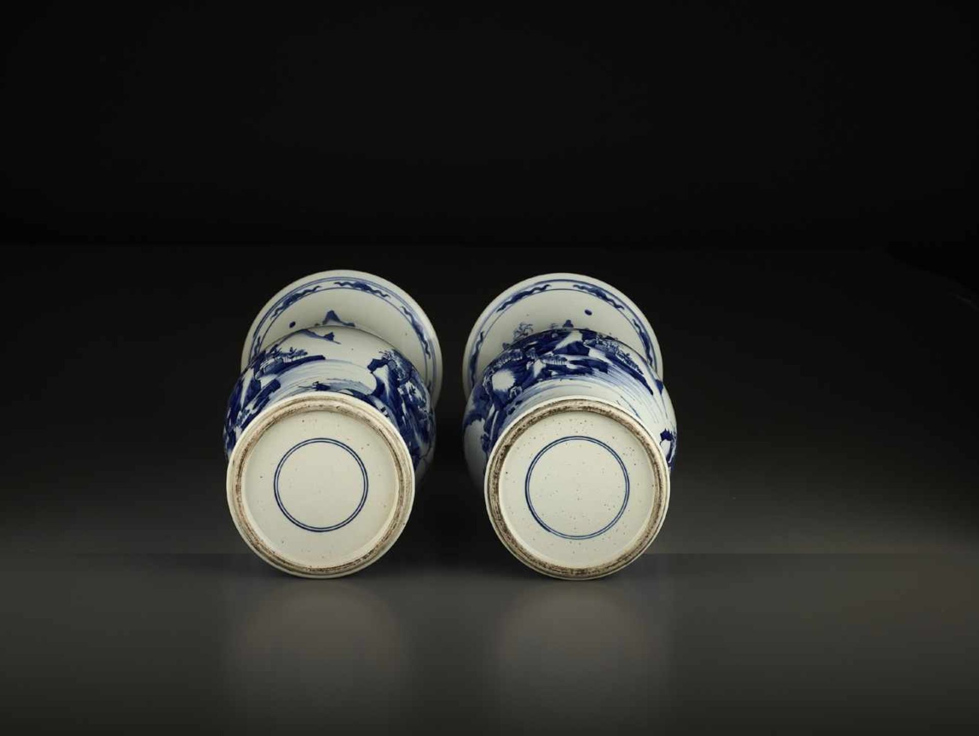 A PAIR OF BLUE AND WHITE YEN YEN VASES, LATE QING OR REPUBLIC - Image 6 of 6