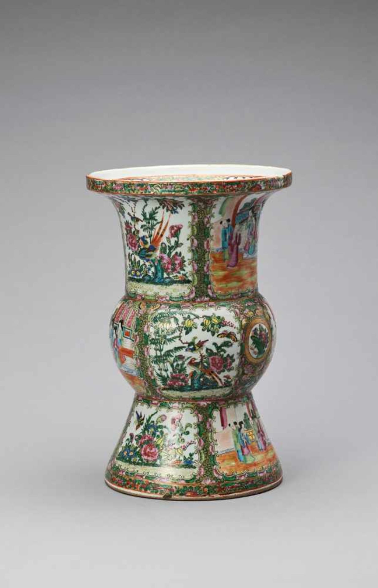 A LARGE FAMILLE ROSE GU VASE, QING - Bild 3 aus 7