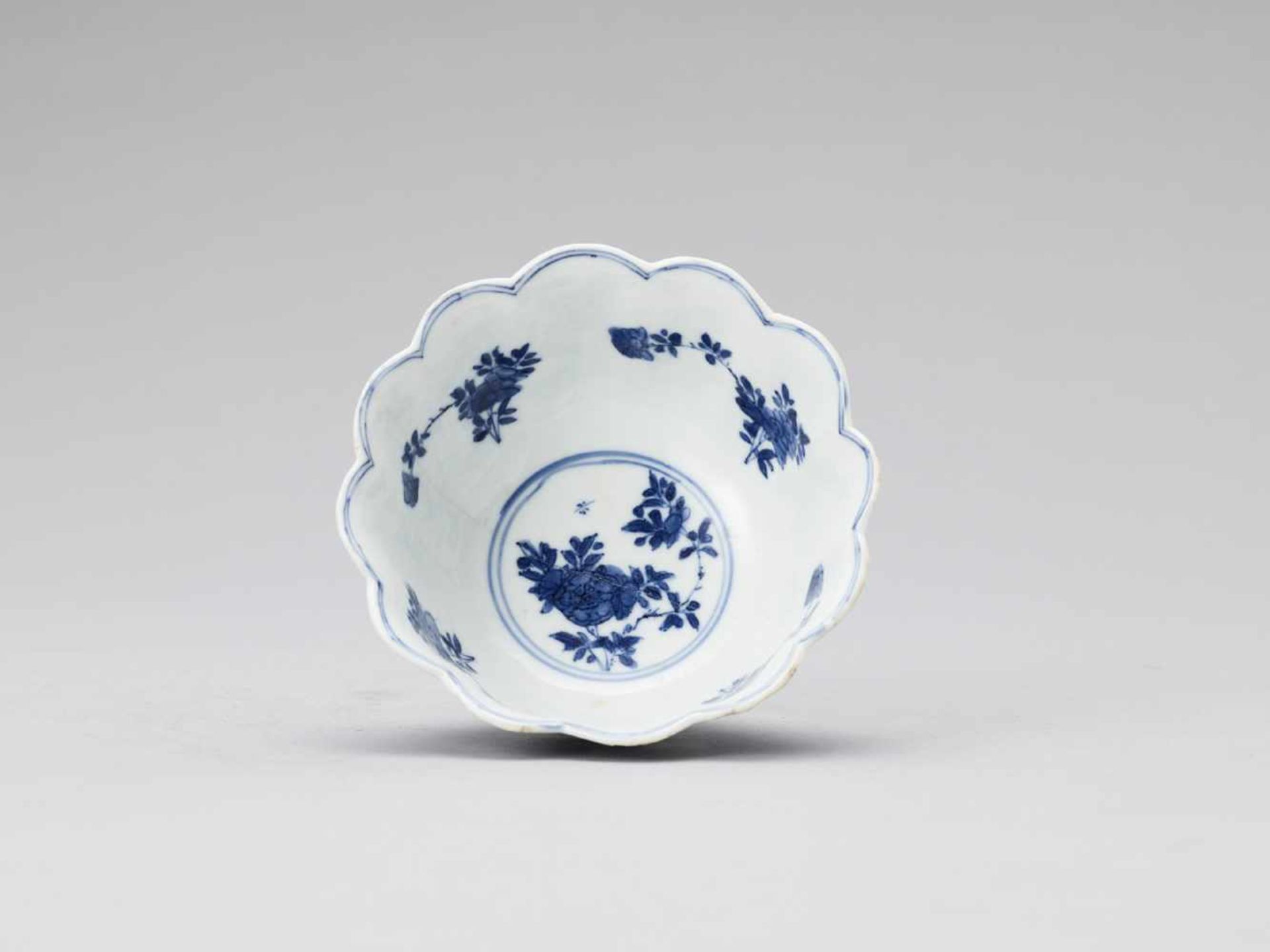 A BLUE AND WHITE LOBED BOWL, KANGXI - Image 5 of 7