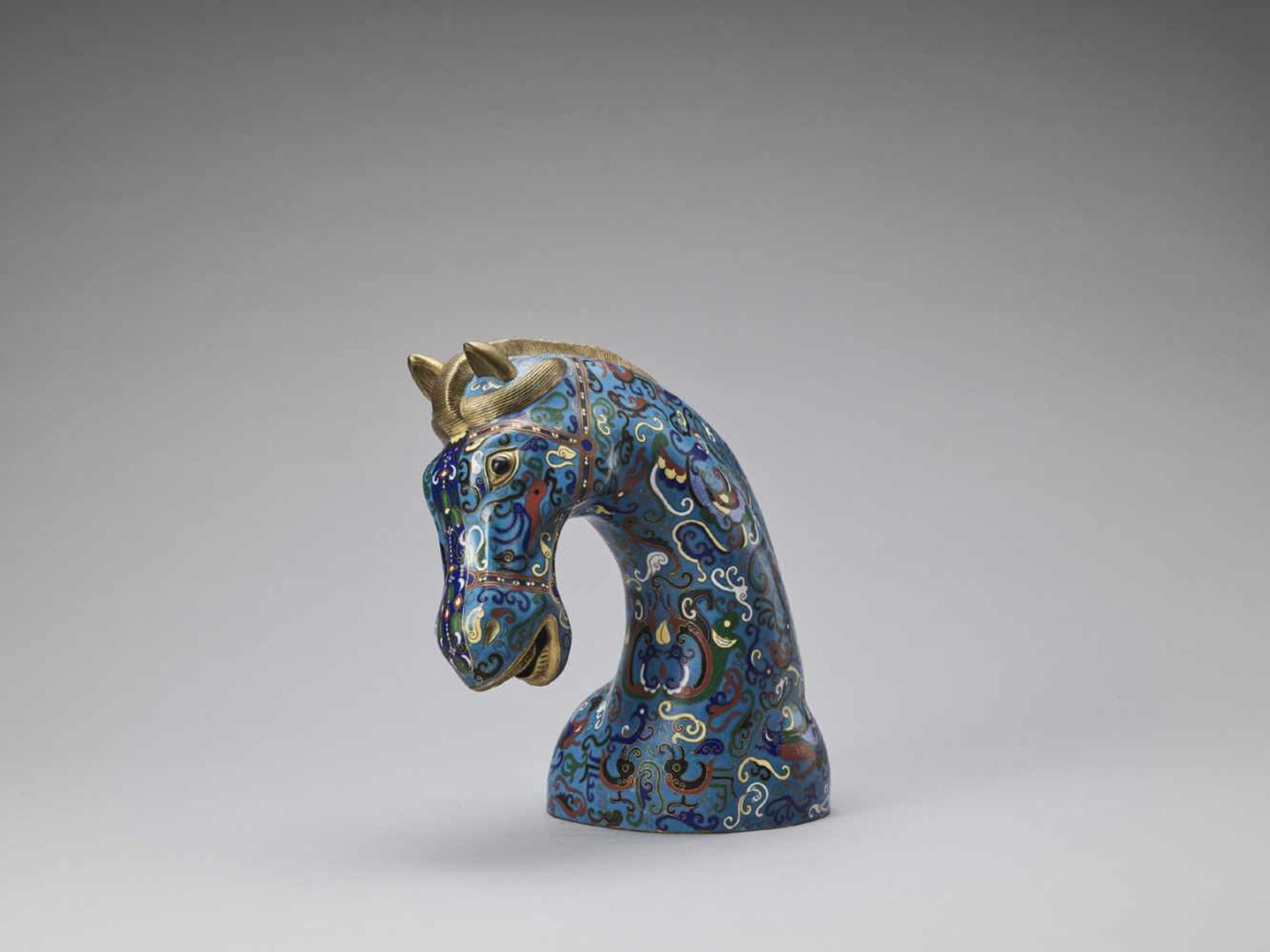 A GILT CLOISONNÉ ENAMEL HEAD OF A HORSE, REPUBLIC < - Bild 4 aus 9