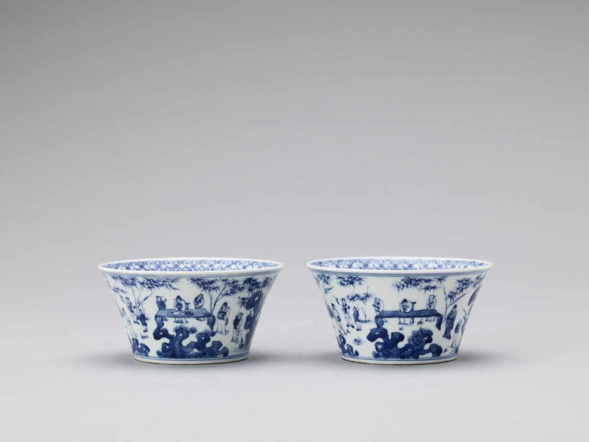 A PAIR OF BLUE AND WHITE PORCELAIN CUPS, REPUBLIC