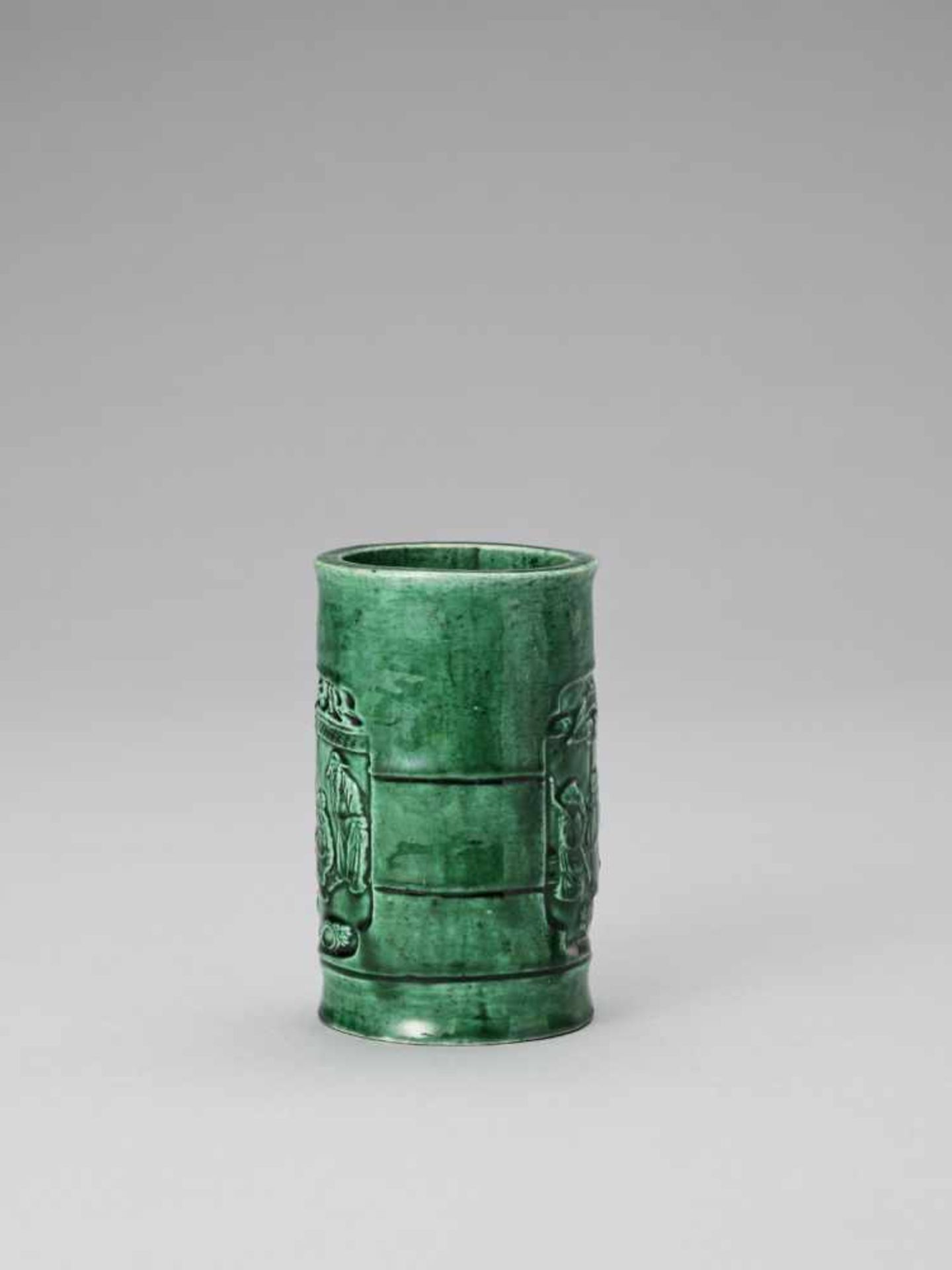 AN EMERALD GREEN GLAZED POTTERY ‘WEIQI PLAYERS’ BITONG, KANGXI <br - Image 3 of 6