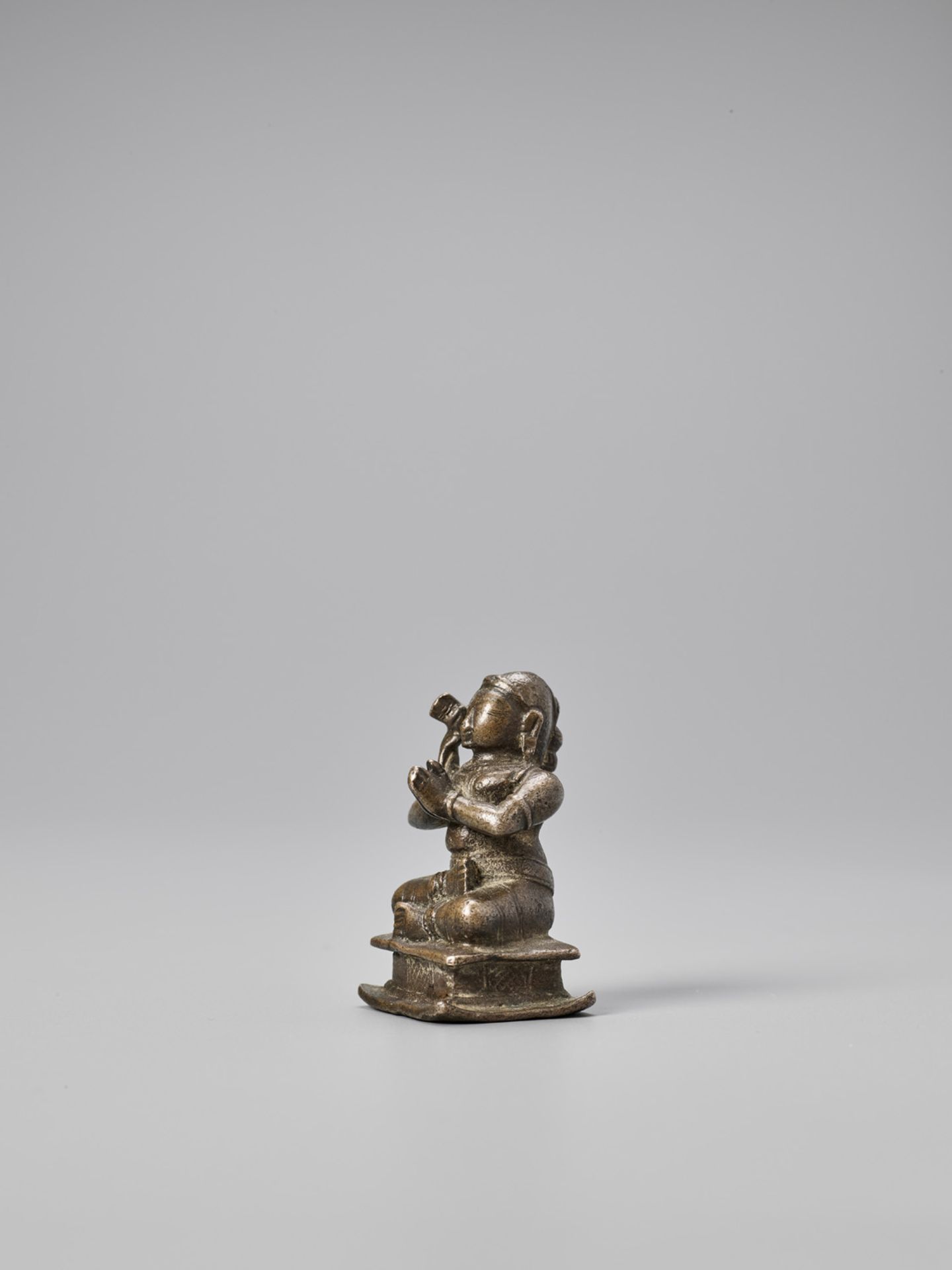 TWO SMALL INDIAN BRONZE FIGURES, 19TH CENTURY - Image 7 of 10