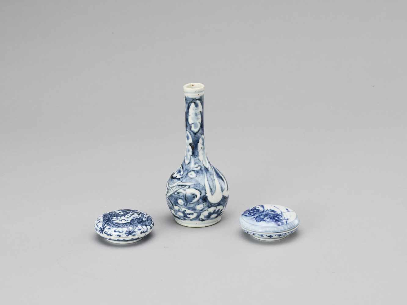 A BLUE AND WHITE PORCELAIN MIXED LOT, QING - Image 3 of 9