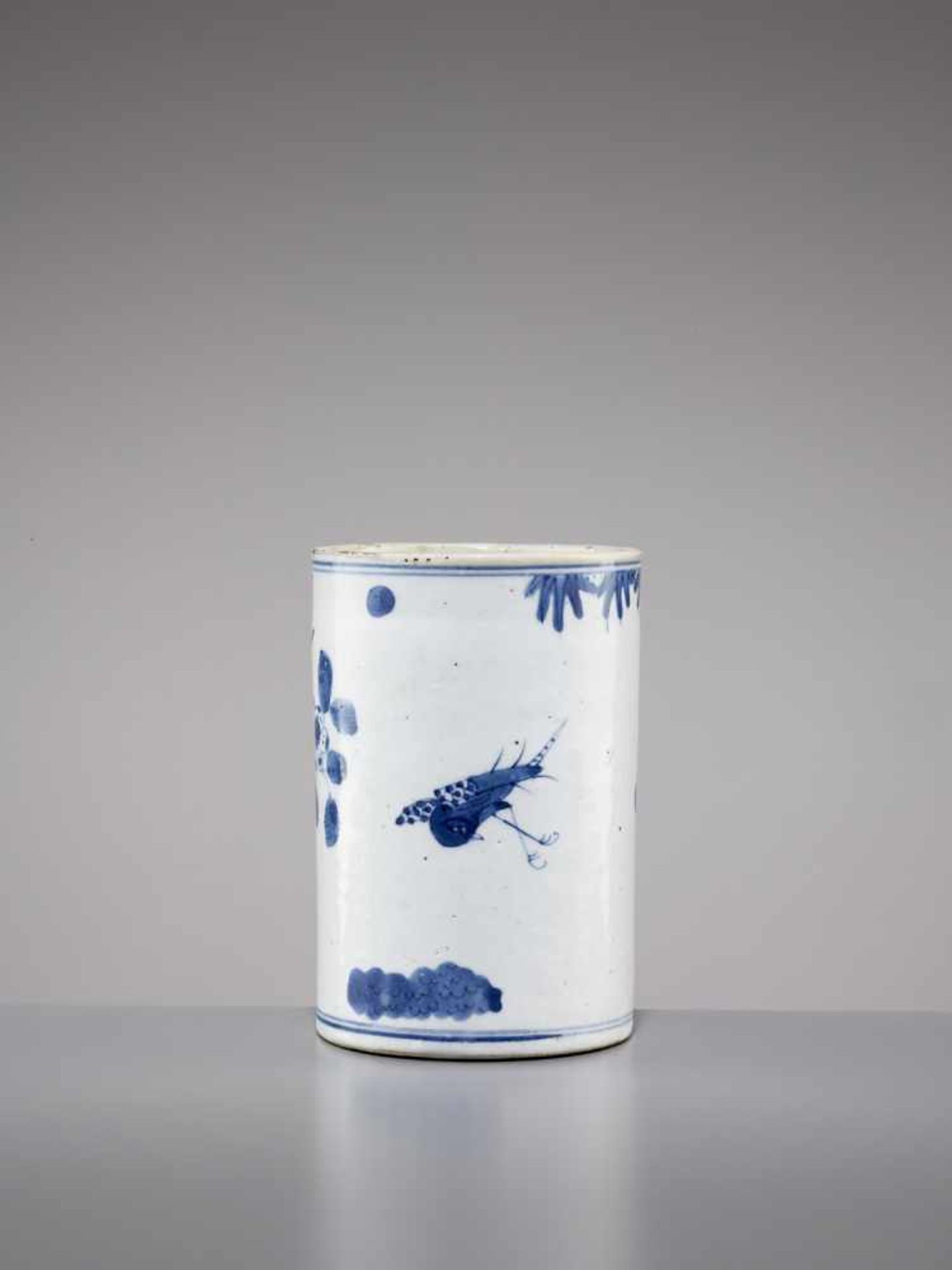 A TRANSITIONAL BLUE & WHITE BITONG, QING - Bild 2 aus 6