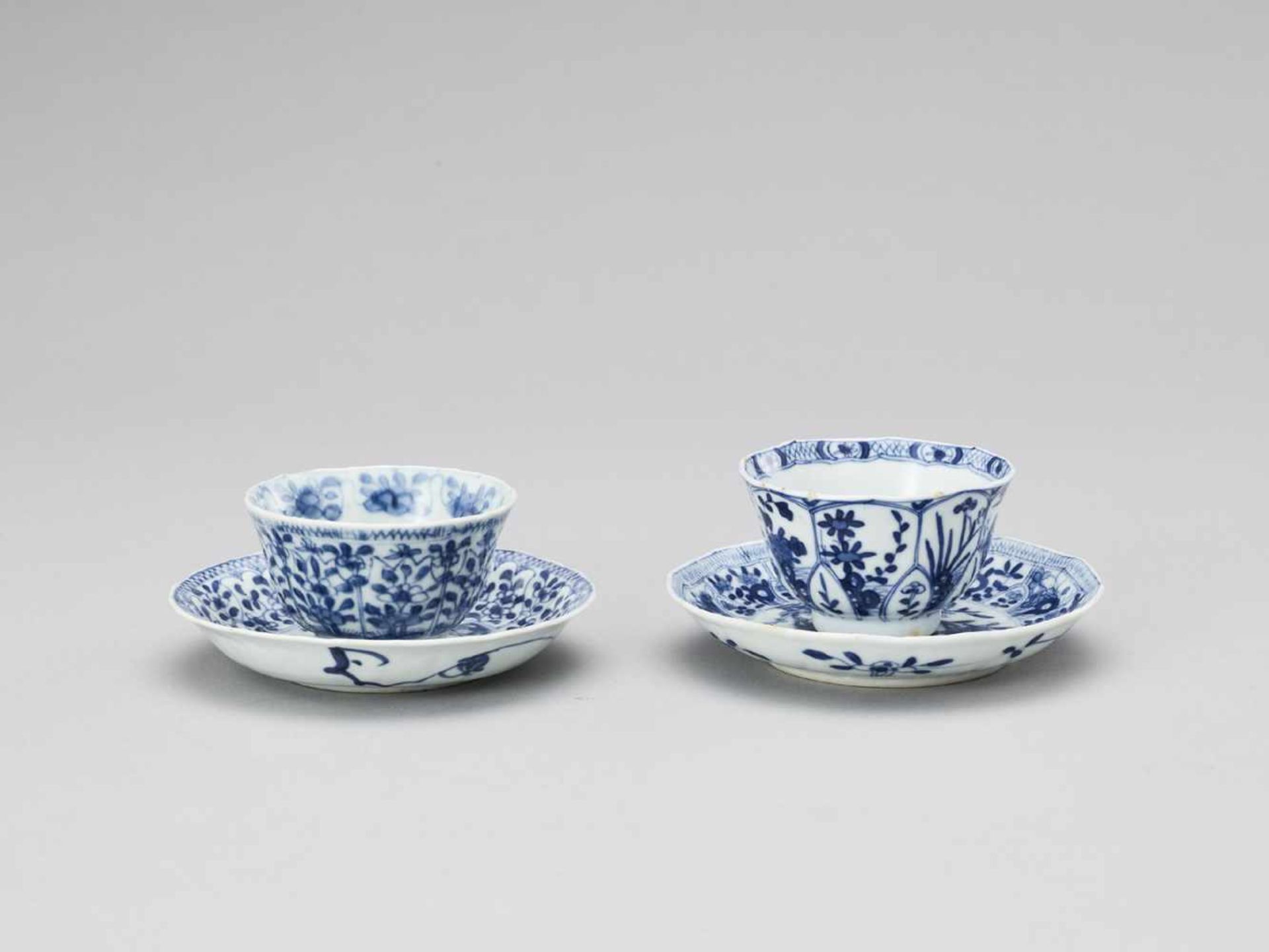 A PAIR OF BLUE AND WHITE PORCELAIN CUPS WITH MATCHING PLATES, KANGXI - Image 3 of 9