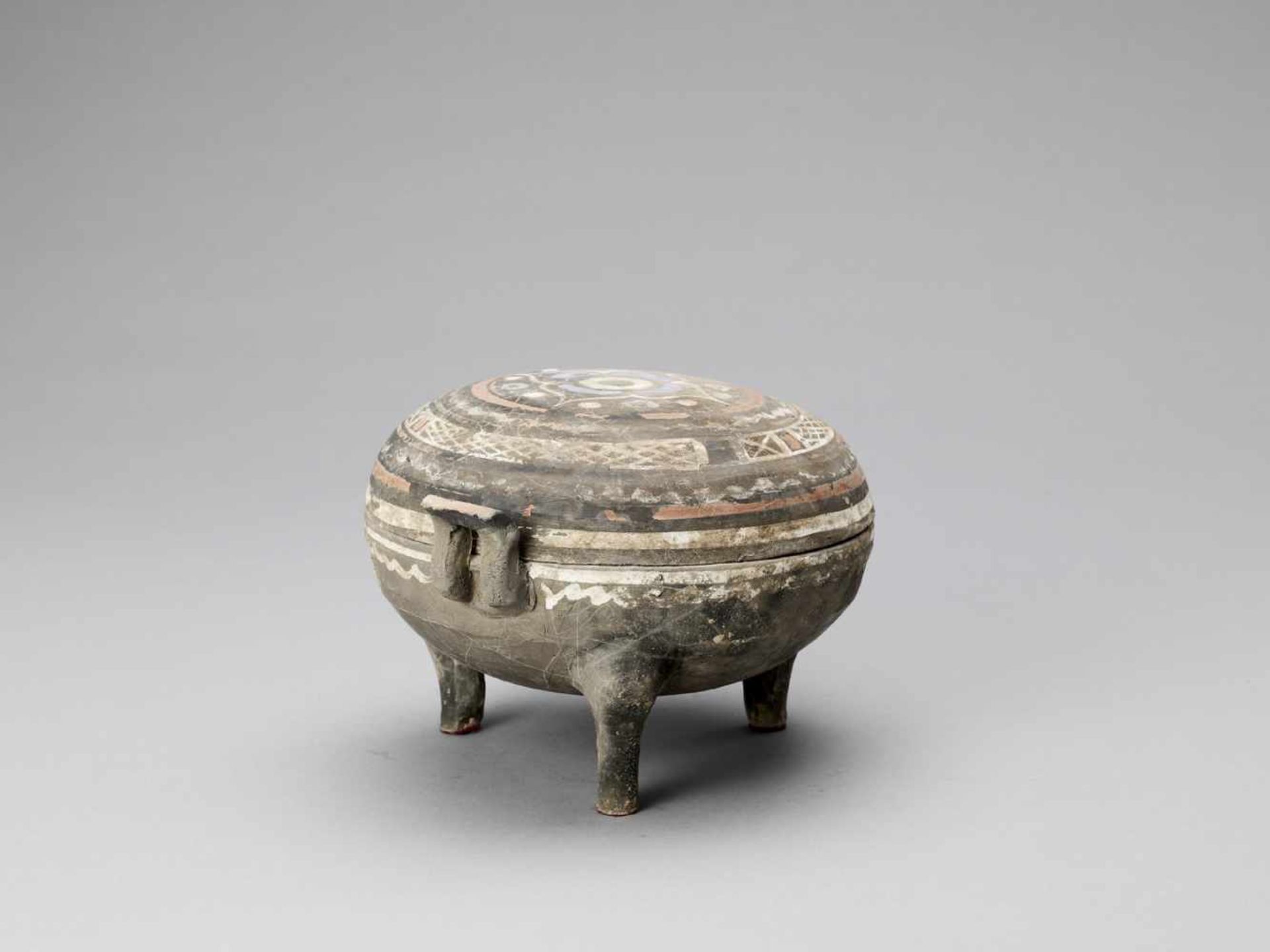 TRIPOD VESSEL WITH LID, WESTERN HAN - Bild 4 aus 8