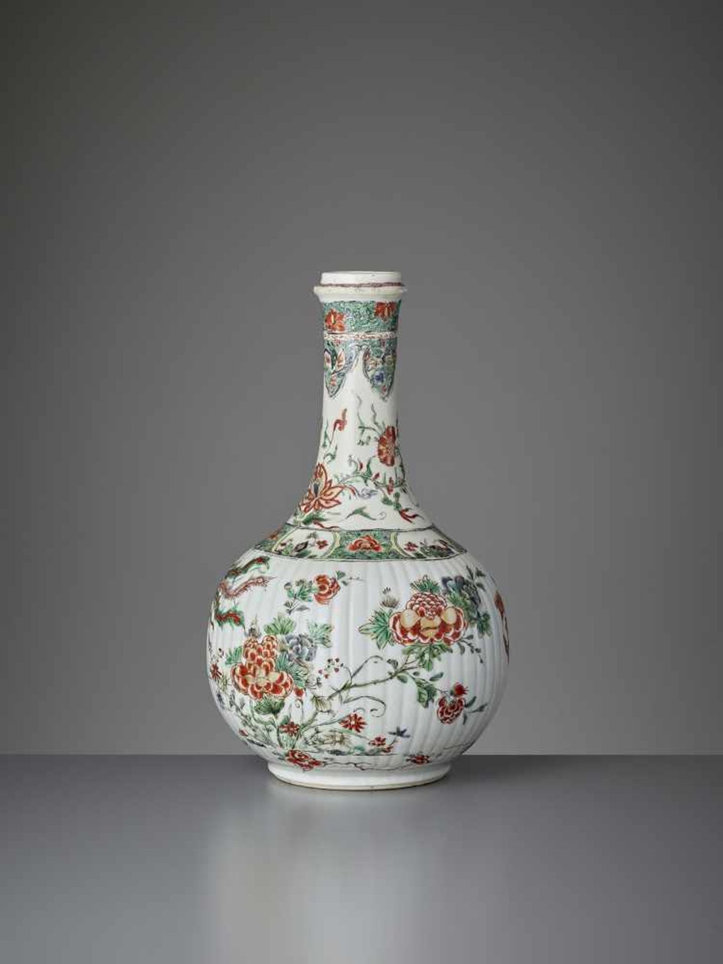 A FAMILLE VERTE PHOENIX BOTTLE VASE, KANGXI - Image 3 of 10