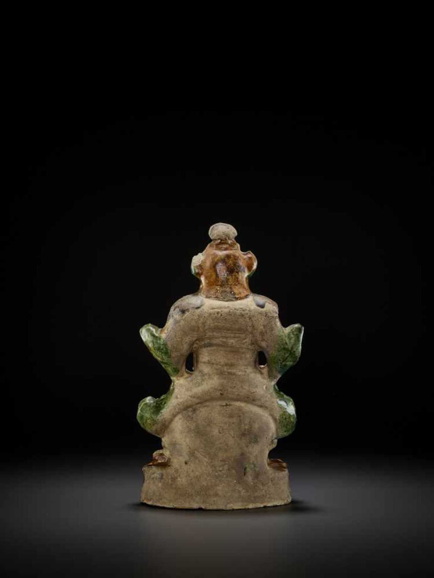 A BISCUIT FIGURE OF GUANDI, MING - Bild 6 aus 9