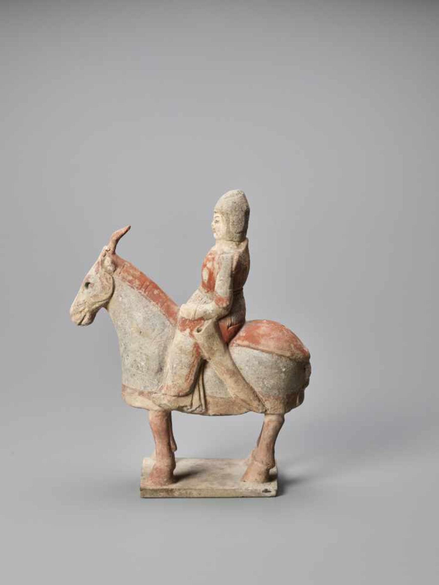 A TERRACOTTA FIGURE OF A HORSE AND RIDER, NORTHERN WEI - Bild 2 aus 6