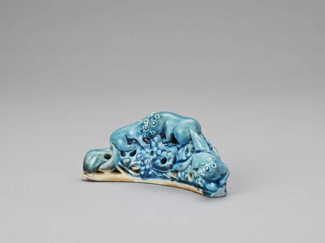 A ‘SQUIRRELS AND GRAPES’ PORCELAIN BRUSH REST, KANGXI <br - Image 2 of 7