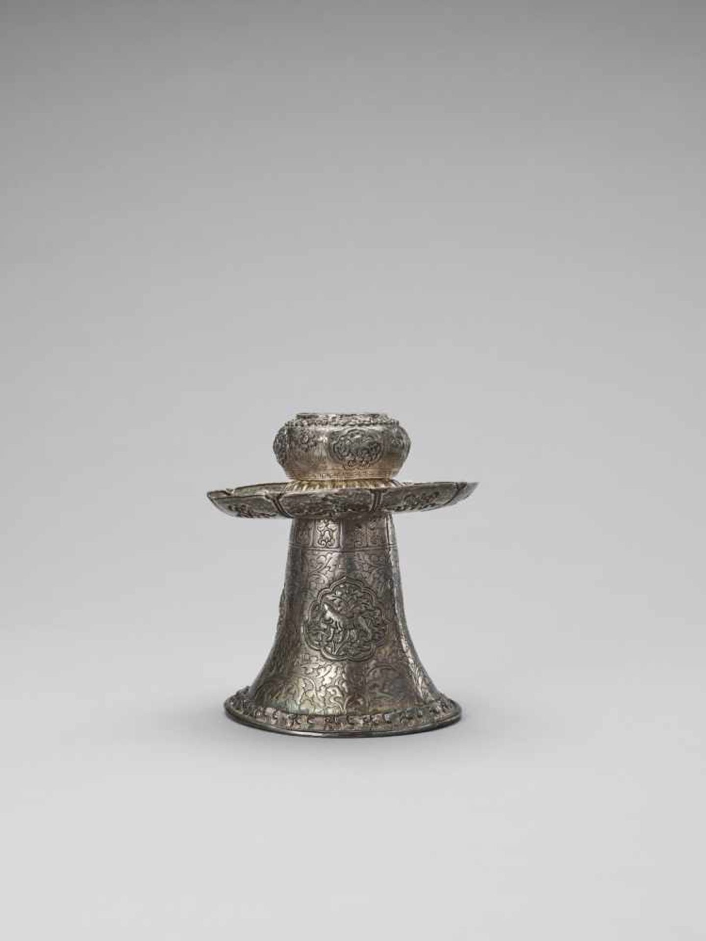 A TIBETAN CANDLE HOLDER, 18TH-19TH CENTURY - Bild 2 aus 5