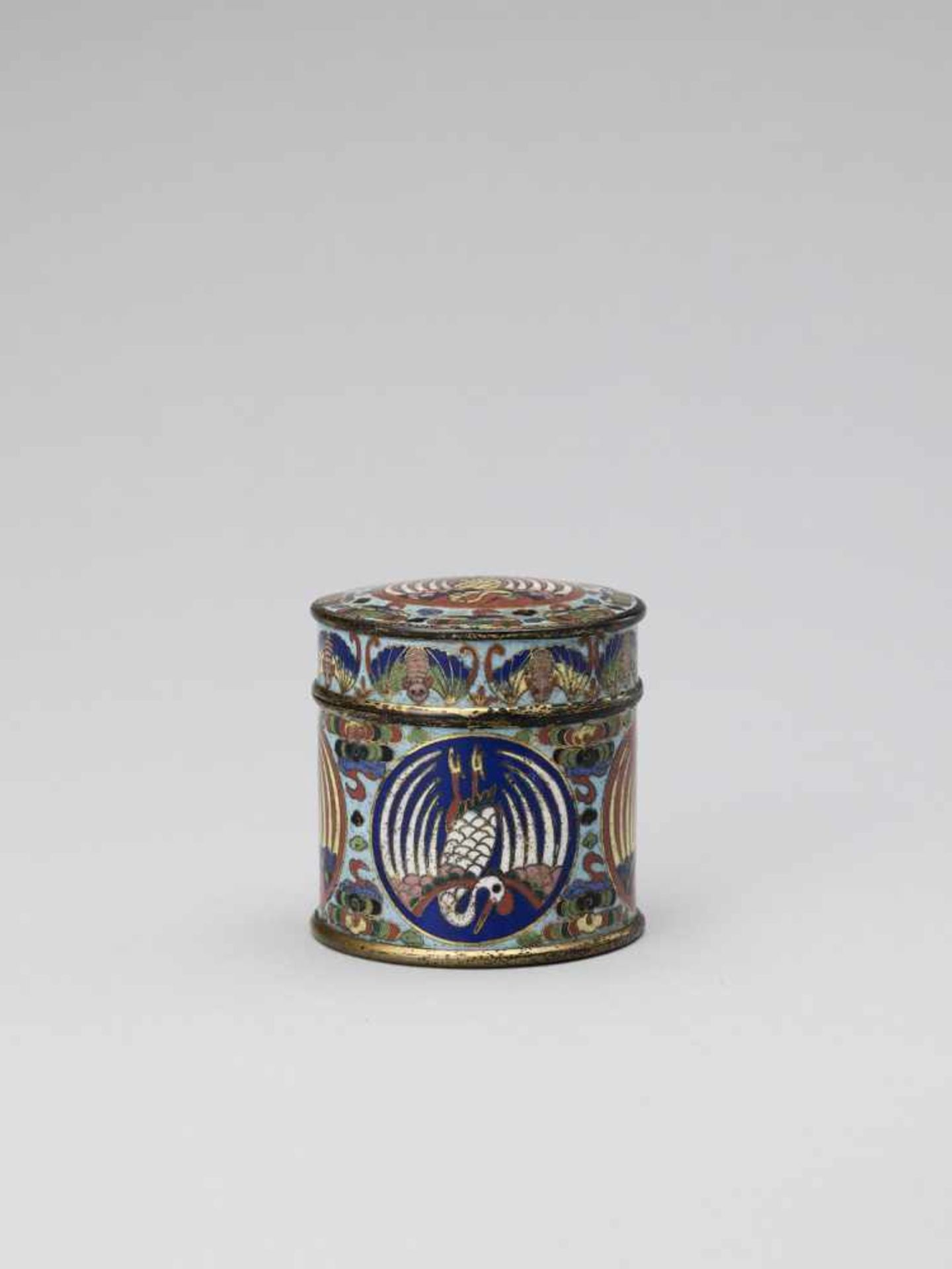A CLOISONNÉ AND GILT ENAMEL CYLINDRICAL BOX AND COVER, QING <