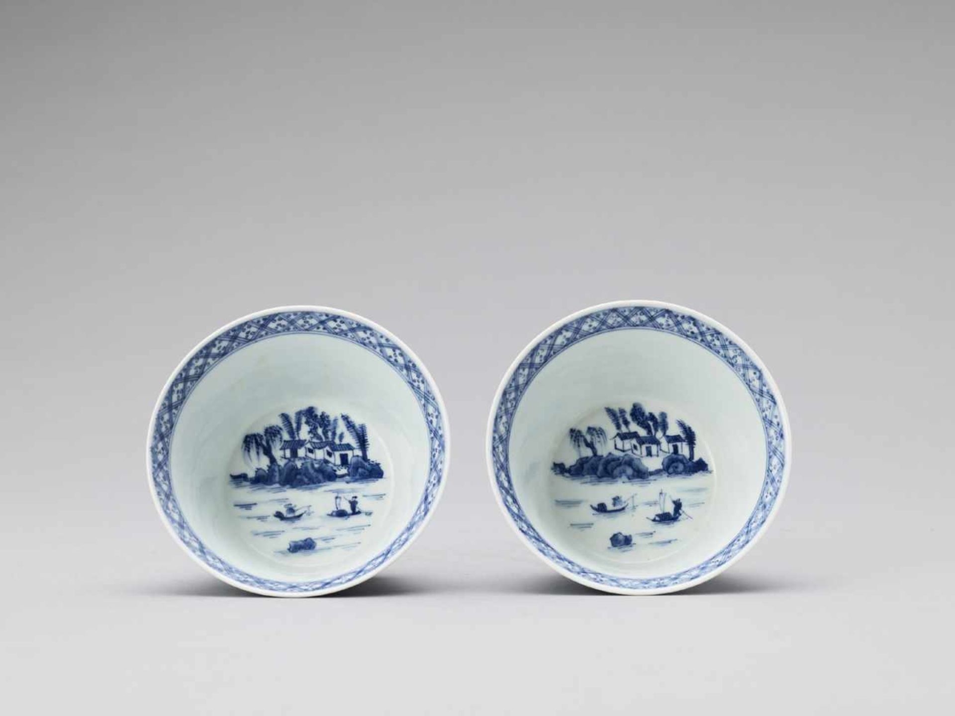 A PAIR OF BLUE AND WHITE PORCELAIN CUPS, REPUBLIC - Image 5 of 8