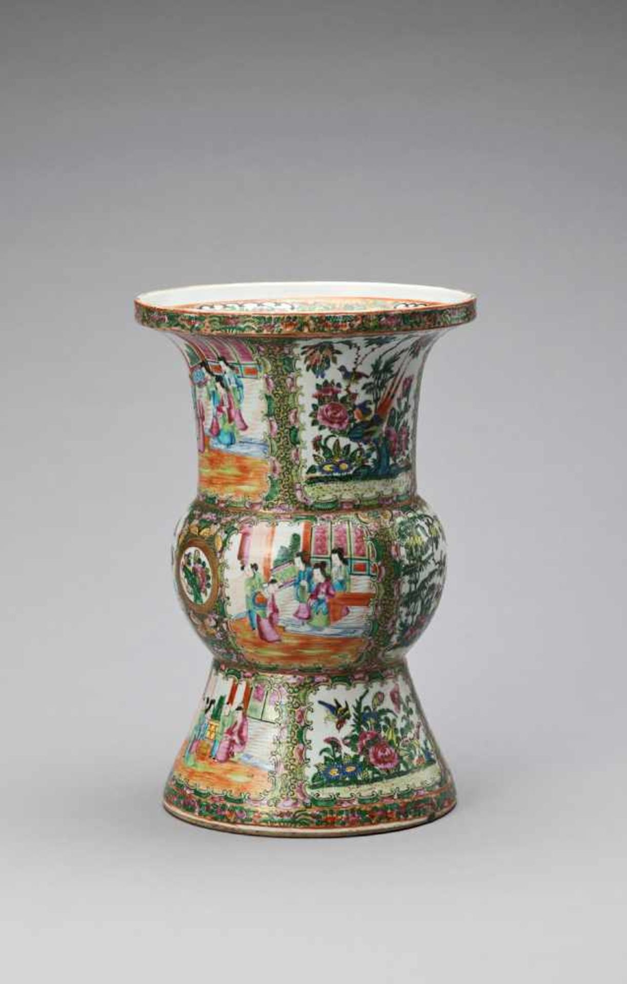 A LARGE FAMILLE ROSE GU VASE, QING - Bild 2 aus 7