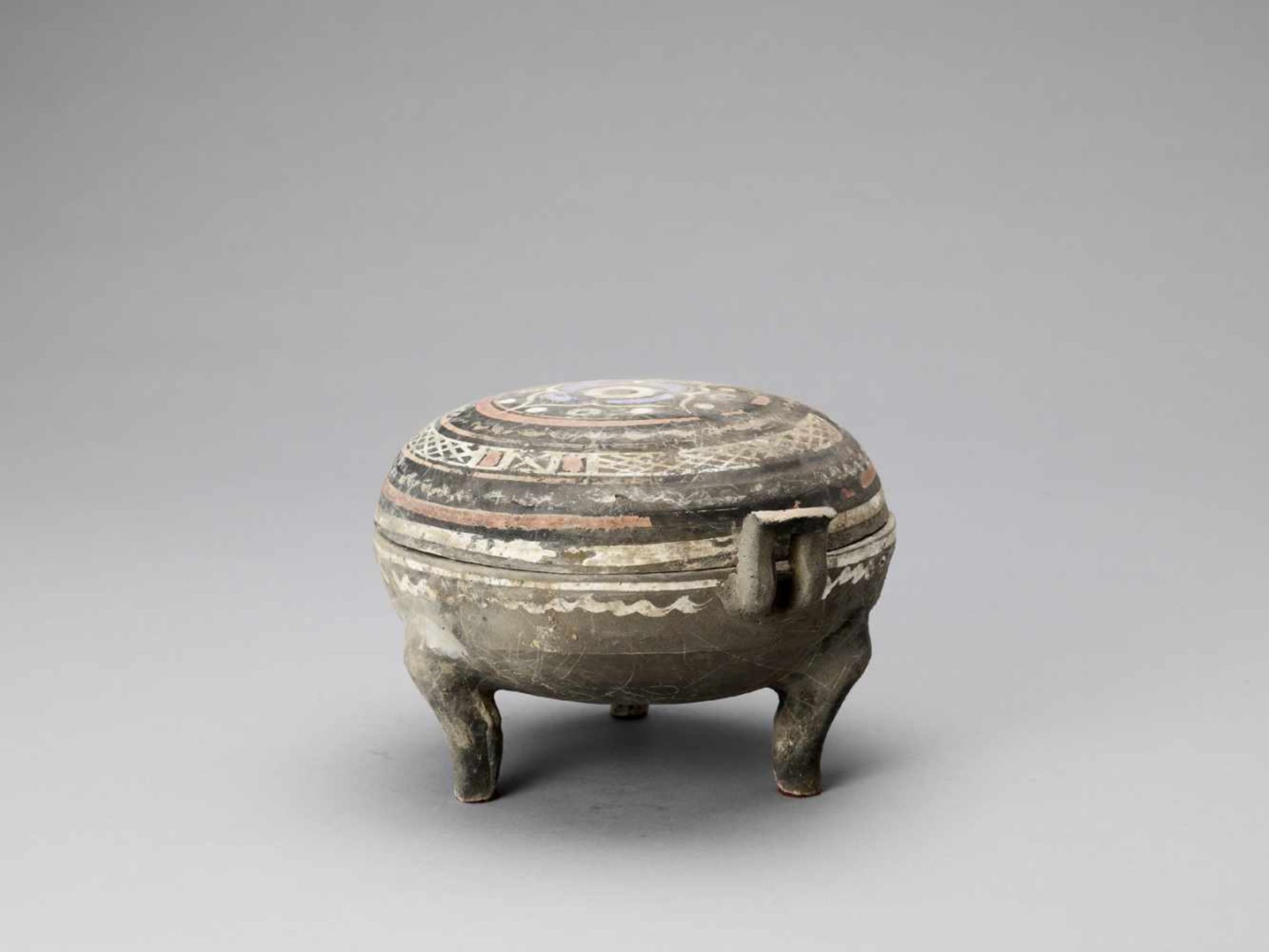 TRIPOD VESSEL WITH LID, WESTERN HAN - Bild 3 aus 8