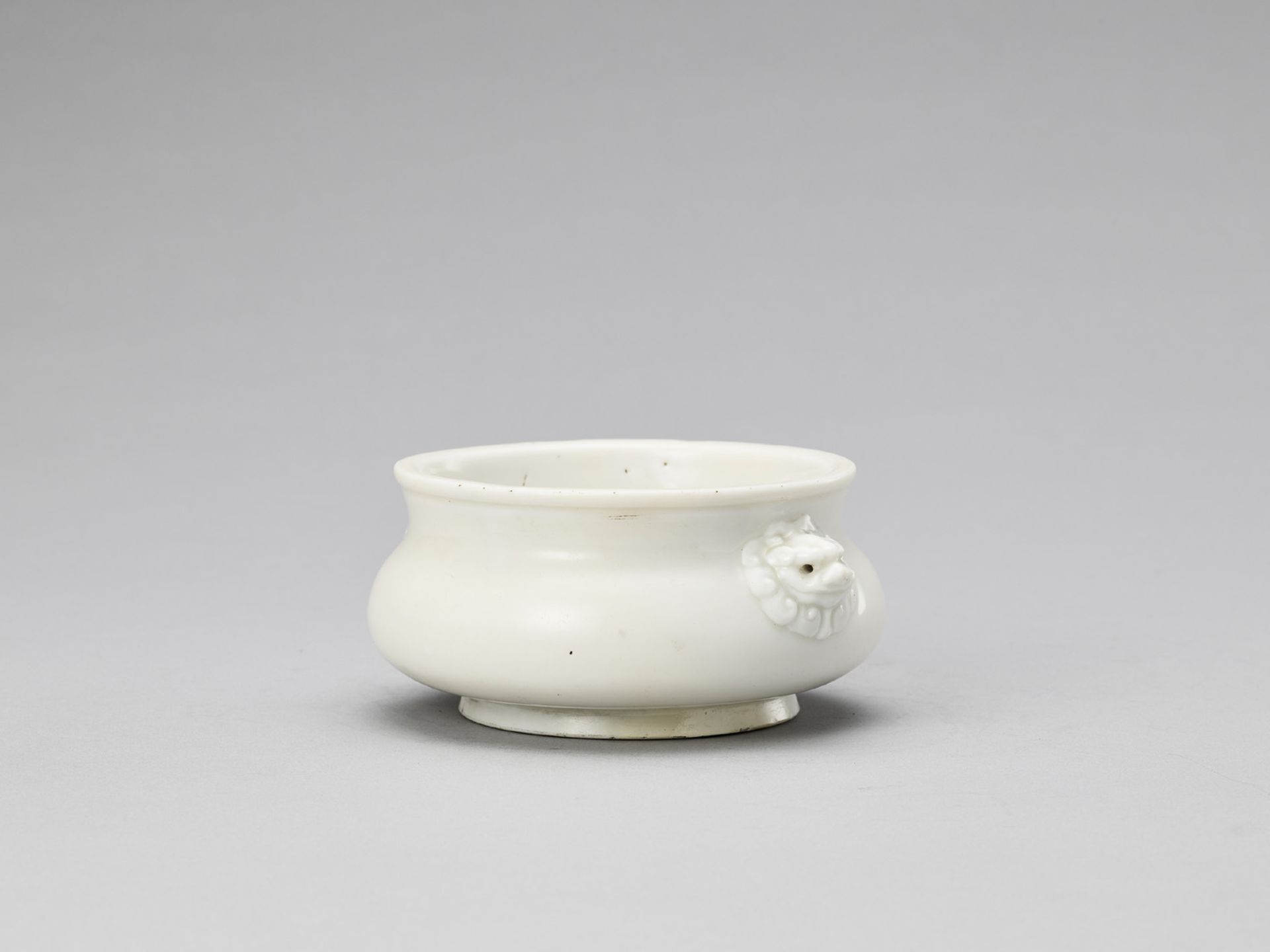 A DEHUA PORCELAIN CENSER, KANGXI - Bild 2 aus 6