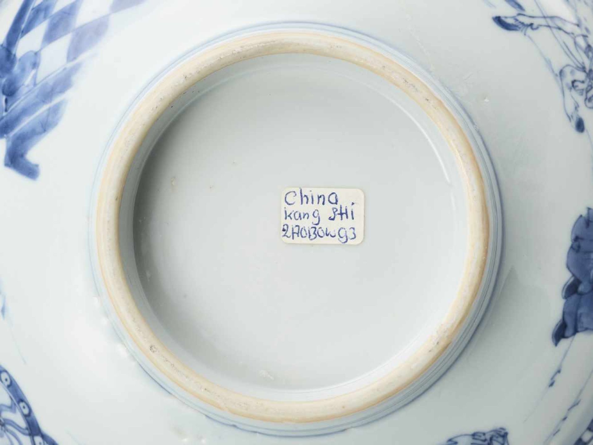 A BLUE AND WHITE PORCELAIN ‘ROMANCE OF THE WESTERN CHAMBER’ BOWL, KANGXI <br - Image 9 of 9