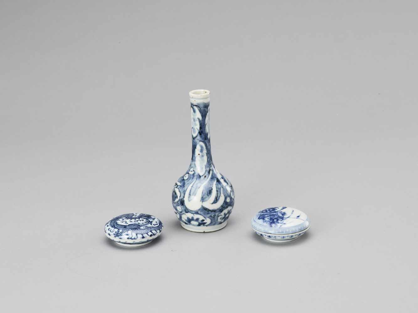 A BLUE AND WHITE PORCELAIN MIXED LOT, QING - Image 4 of 9