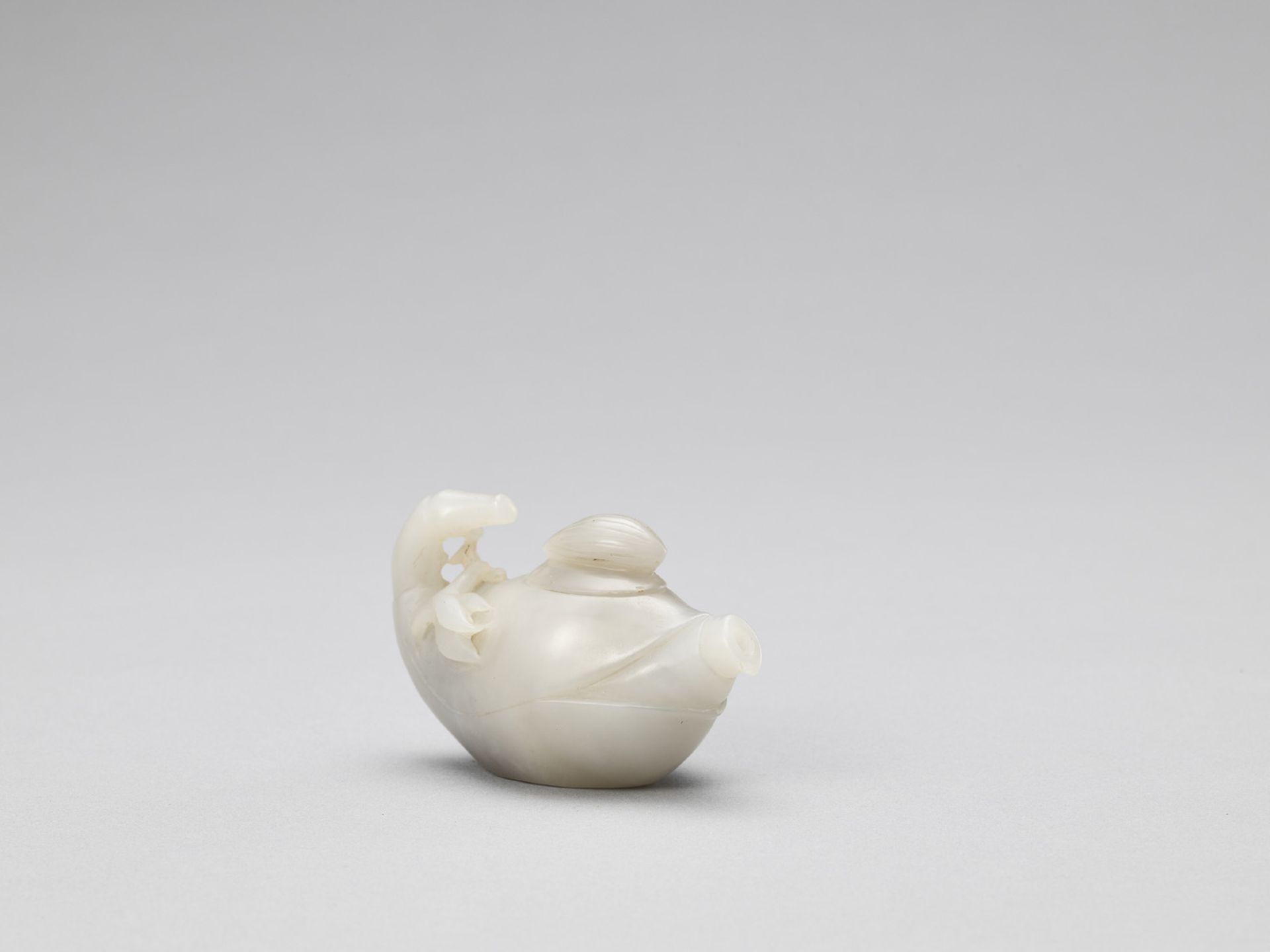 A JADE WATER DROPPER AND COVER, QING - Image 9 of 11