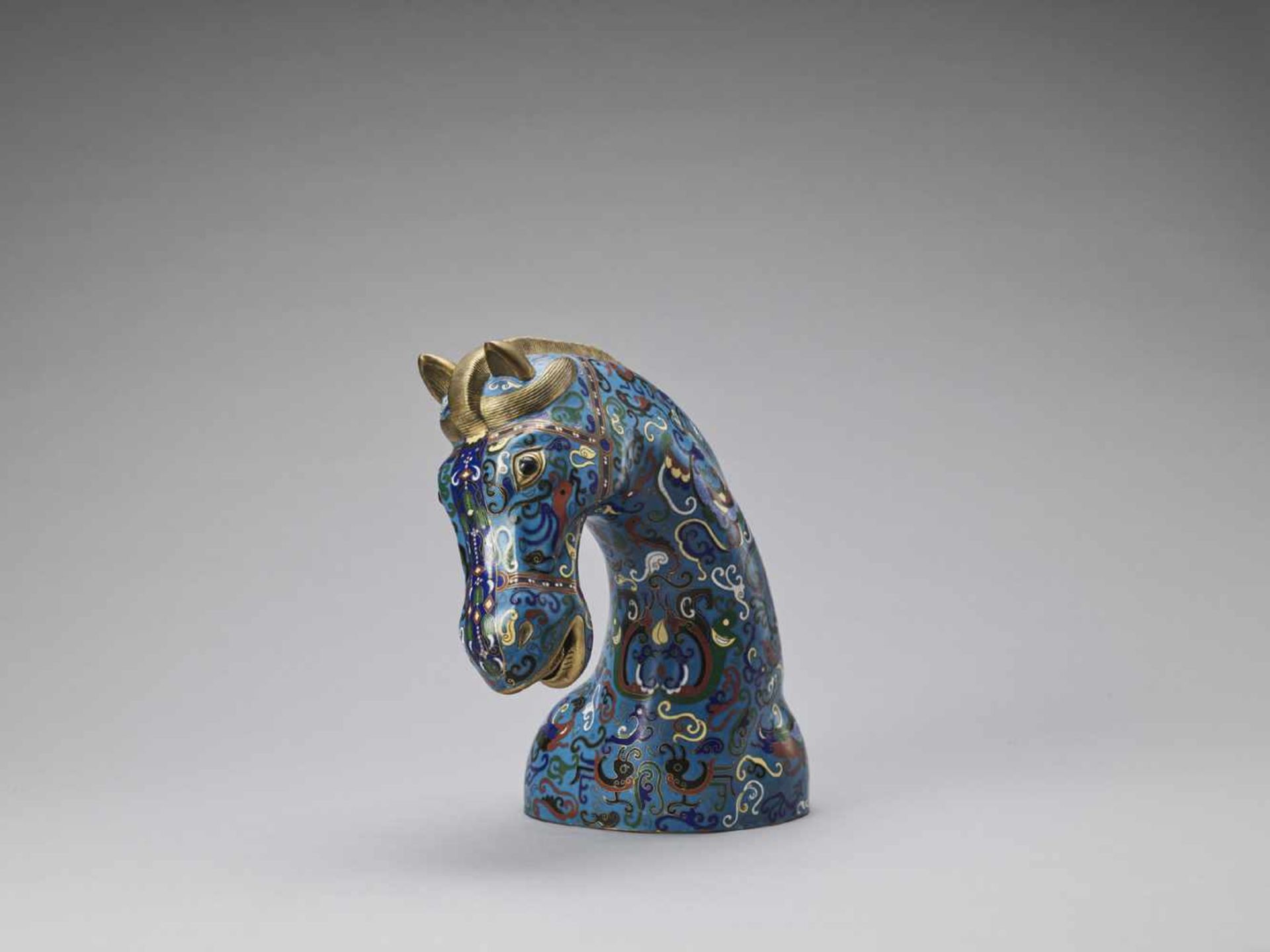 A GILT CLOISONNÉ ENAMEL HEAD OF A HORSE, REPUBLIC < - Bild 5 aus 9