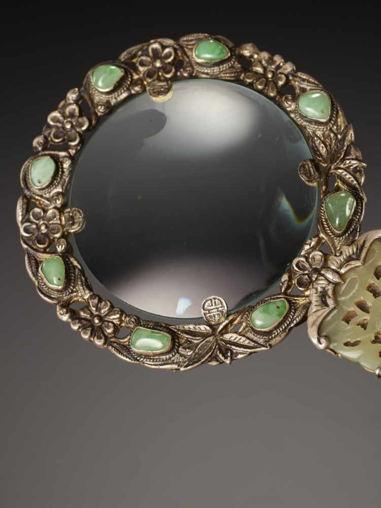 A SILVER MIRROR AND MAGNIFYING GLASS, LATE QING - Bild 4 aus 8