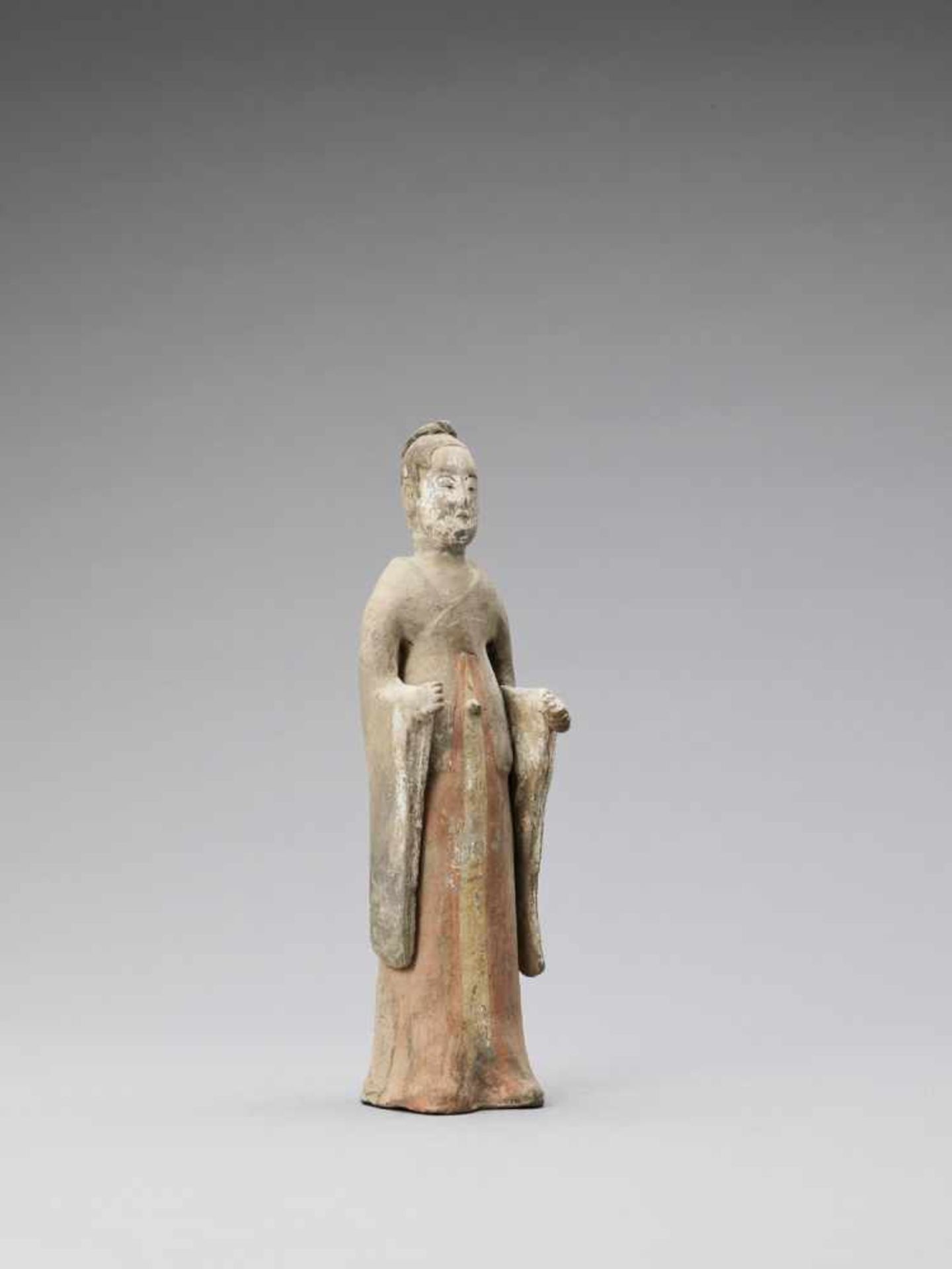 A TL-TESTED TERRACOTTA FIGURE OF A COURT LADY, TANG - Bild 5 aus 6