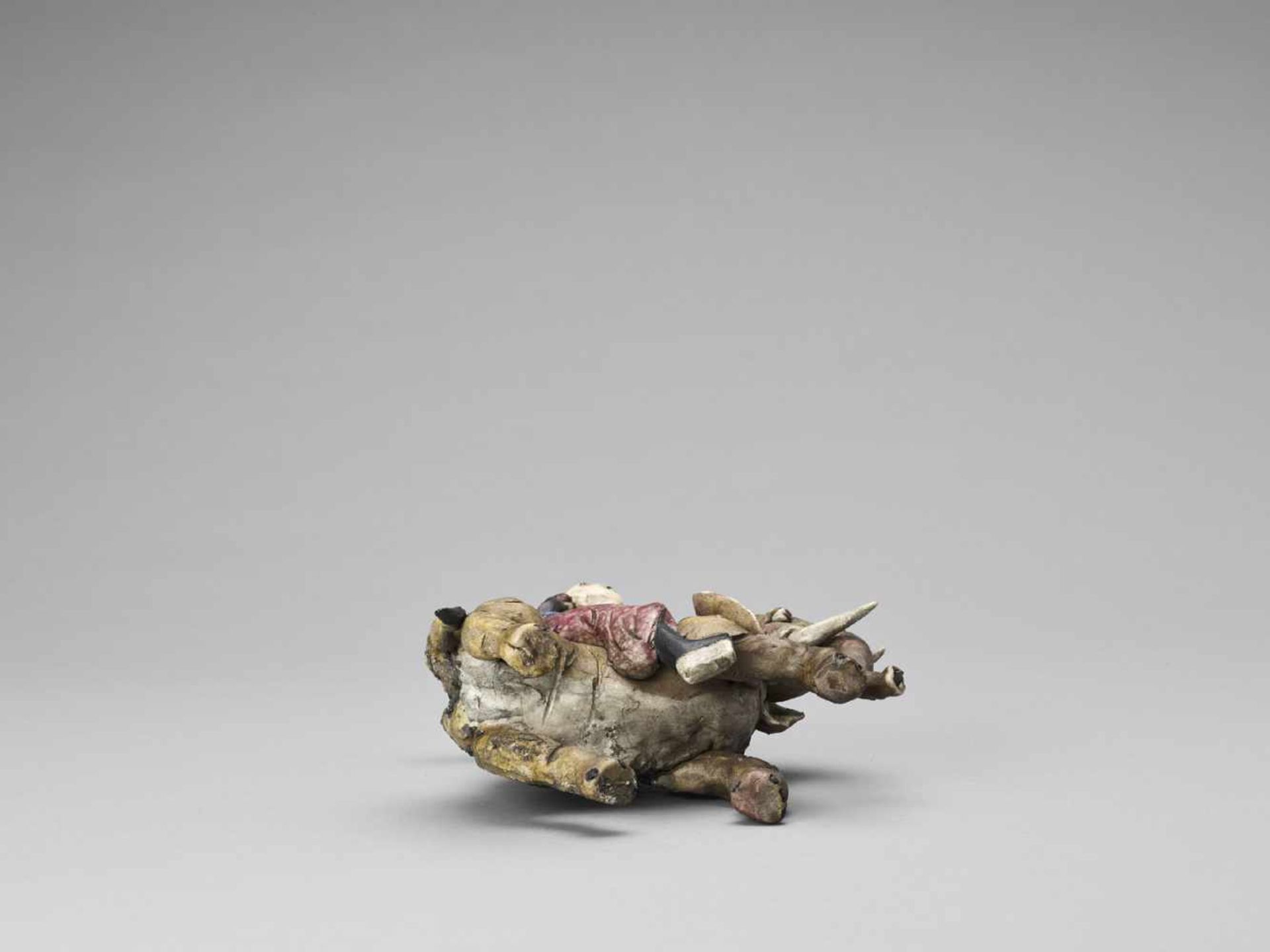 A GLAZED TERRACOTTA FIGURE OF A DIGNITARY RIDING AN ELEPHANT, MID-QING - Bild 10 aus 10