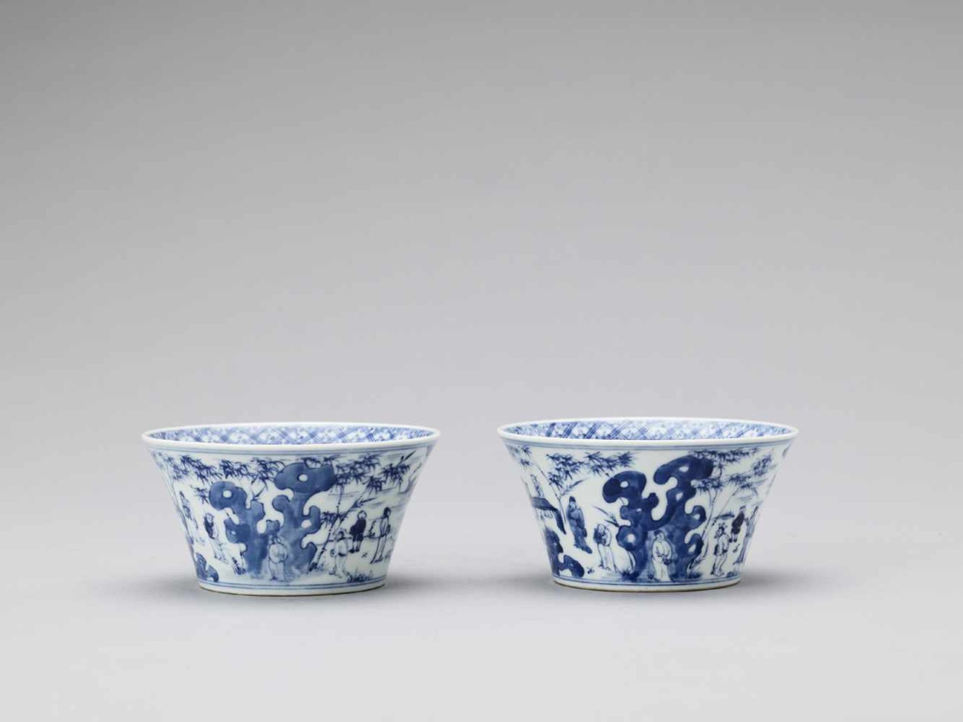 A PAIR OF BLUE AND WHITE PORCELAIN CUPS, REPUBLIC - Image 2 of 8