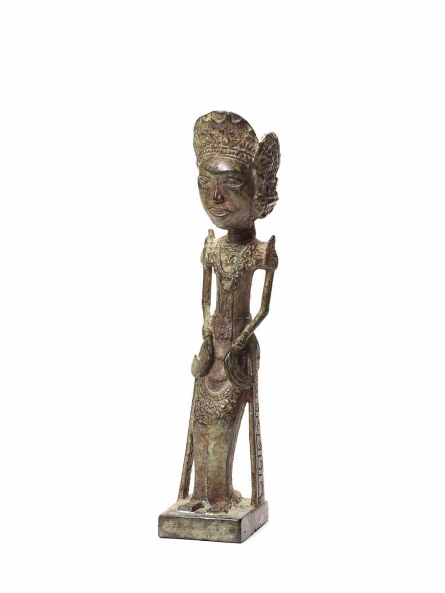 AN UNUSUAL THAI BRONZE FIGURE OF A PRINCESS OR NOBLE WOMAN, EARLY 1900s