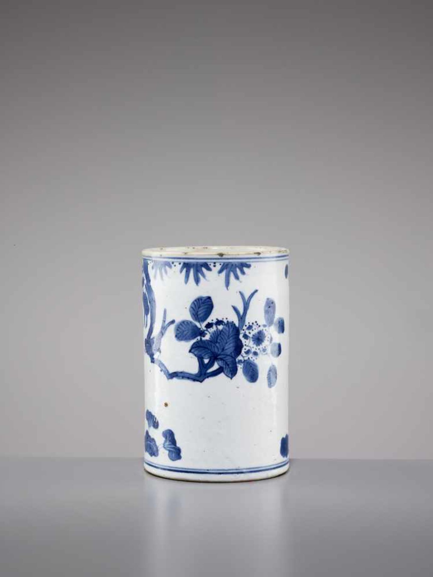 A TRANSITIONAL BLUE & WHITE BITONG, QING - Image 3 of 6