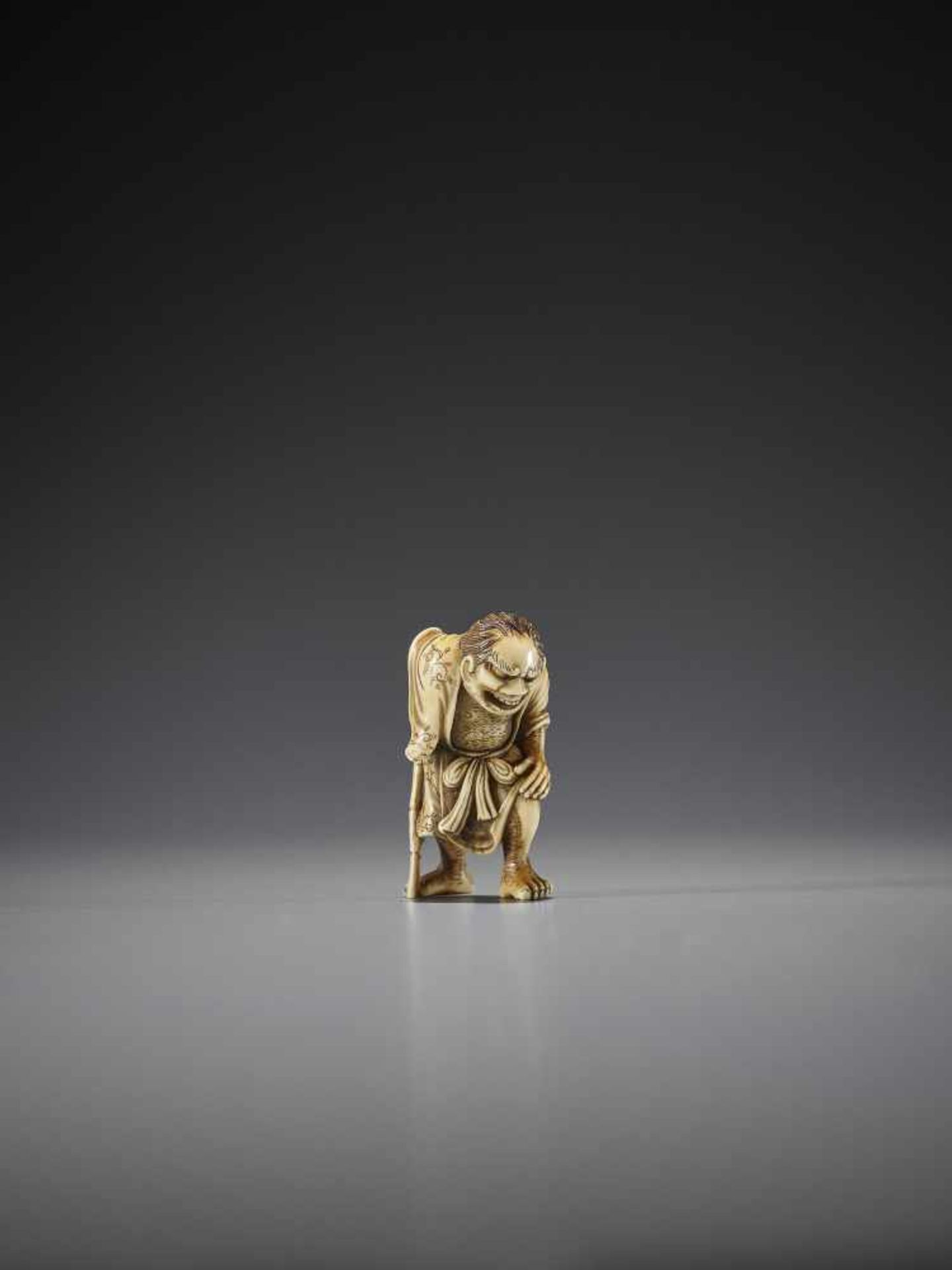 MASAKAZU: AN IVORY NETSUKE OF TEKKAI SENNIN - Bild 2 aus 9