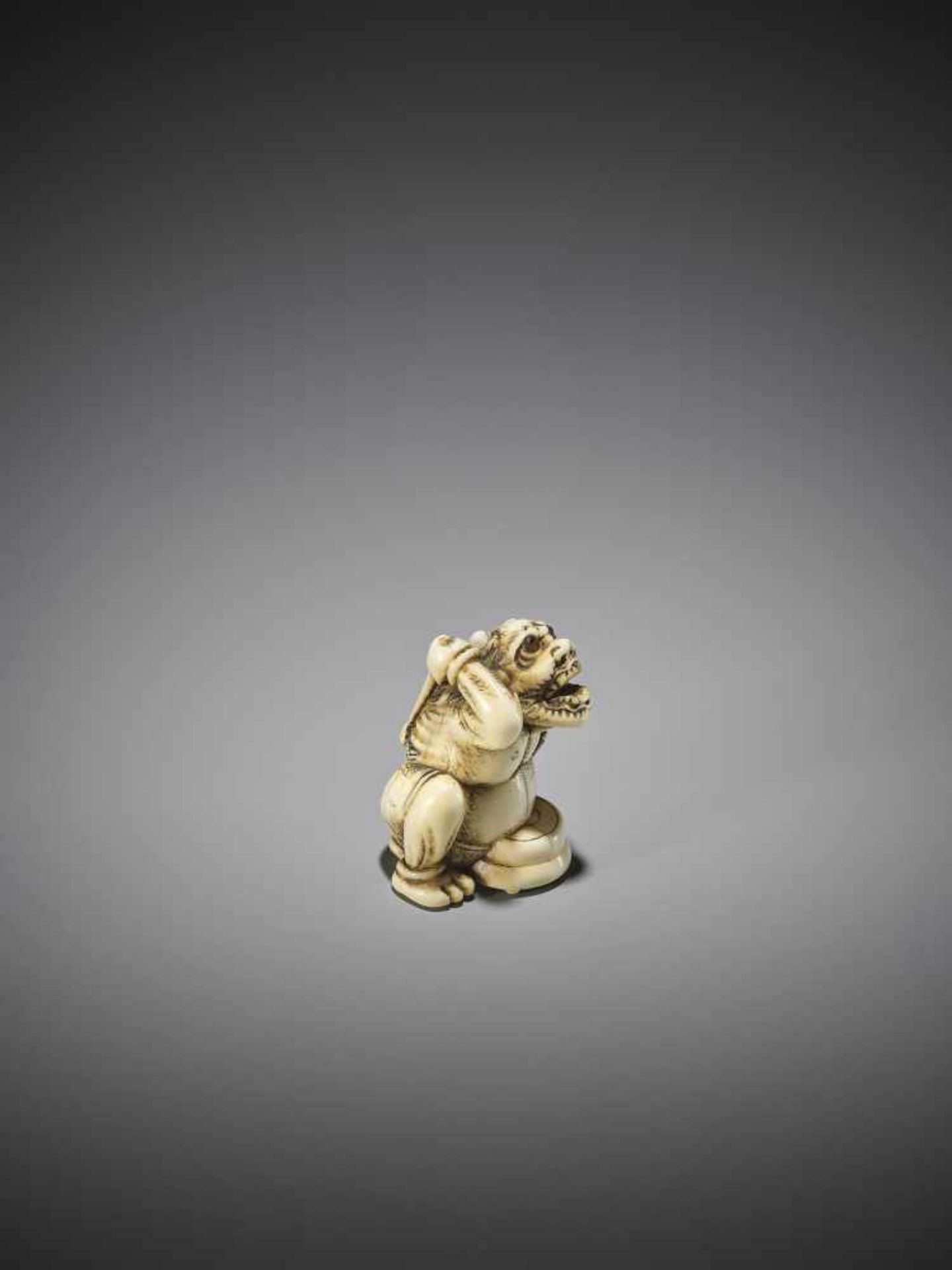 AN IVORY NETSUKE OF A CONVERTED ONI - Bild 8 aus 11