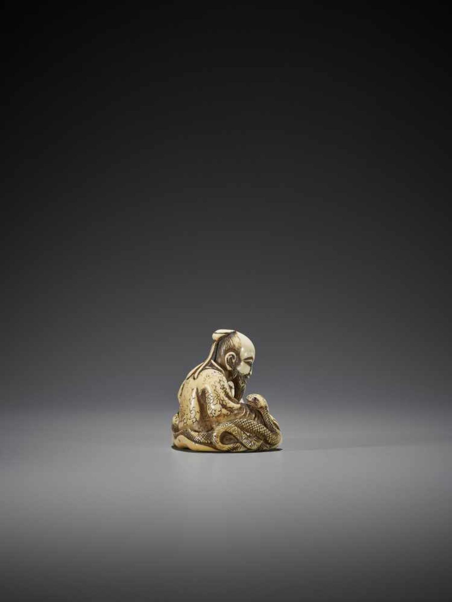 HOSHIN: A RARE IVORY NETSUKE OF A CHINESE SAGE WITH SNAKE - Image 2 of 13