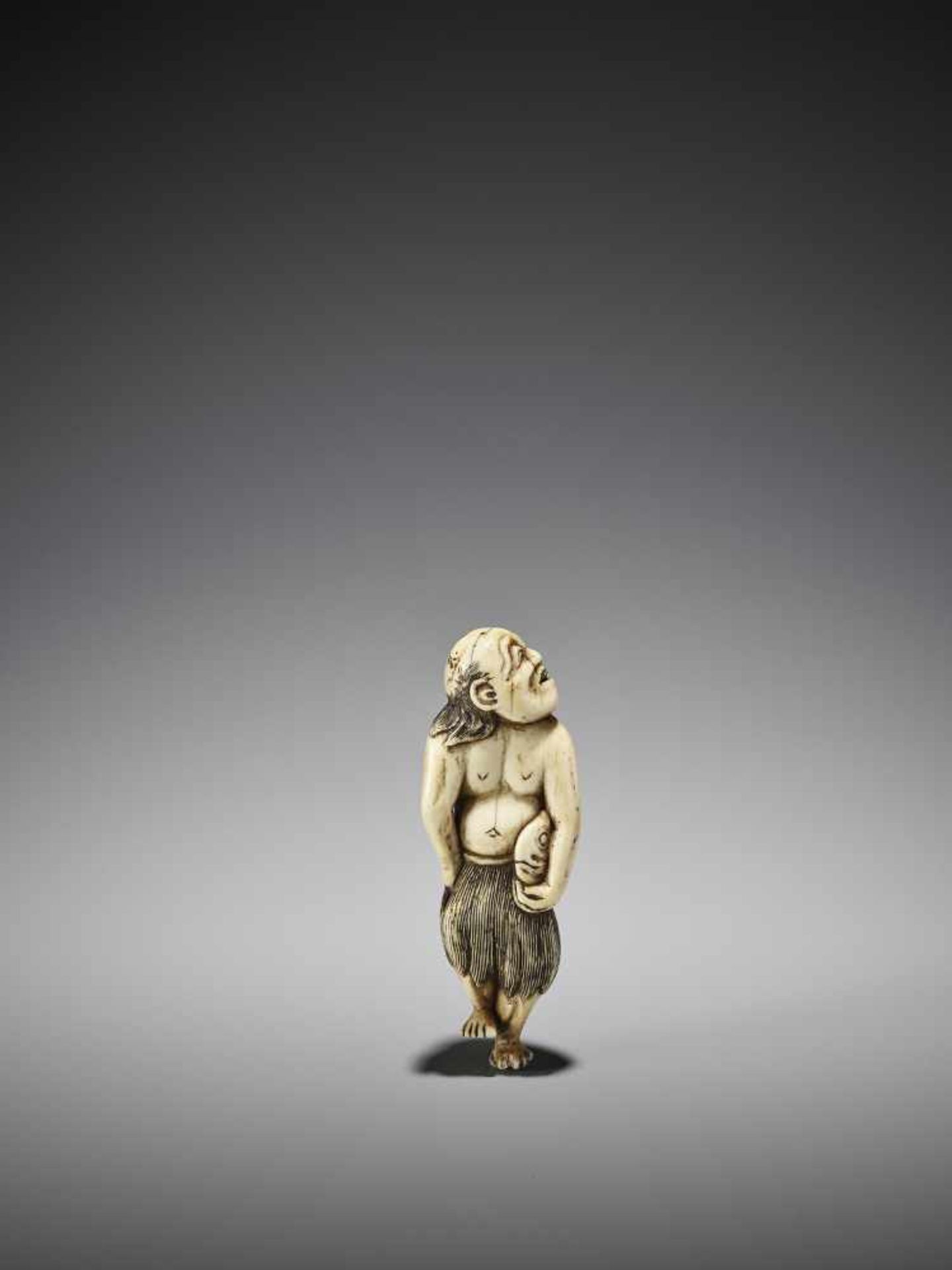 A VERY RARE IVORY NETSUKE OF A FISHERMAN - Image 6 of 7