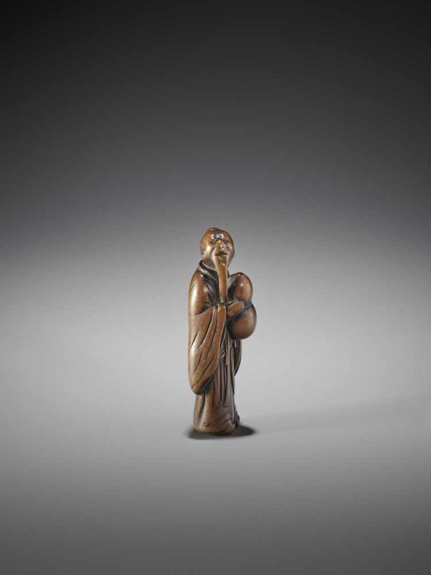 AN EARLY WOOD NETSUKE OF A CHINESE SAGE WITH GOURD - Bild 6 aus 7