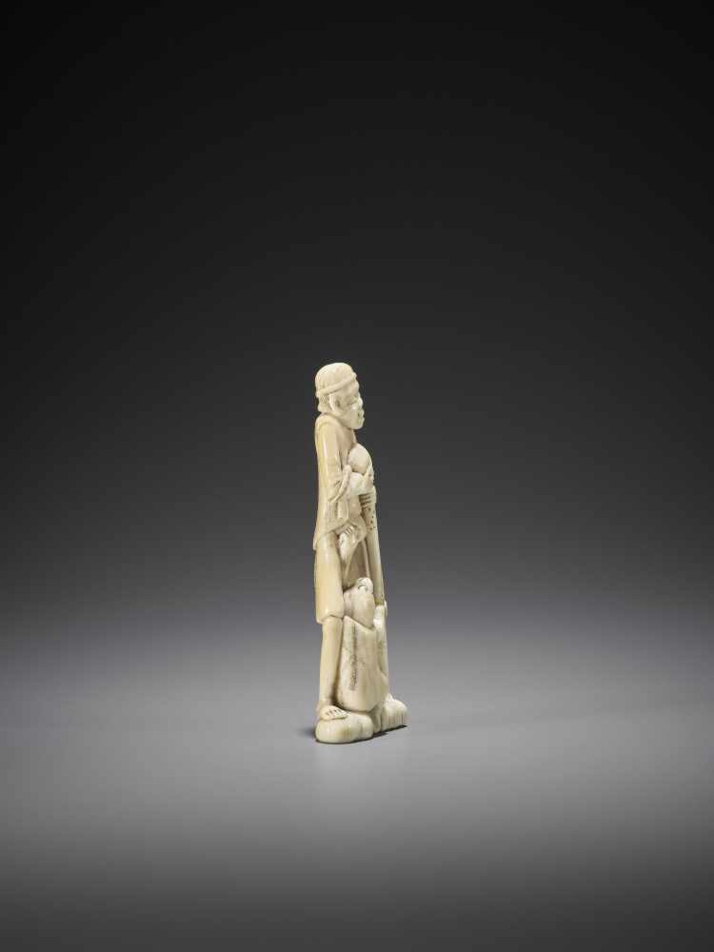 A TALL WALRUS IVORY NETSUKE OF A SARUMAWASHI - Image 6 of 8