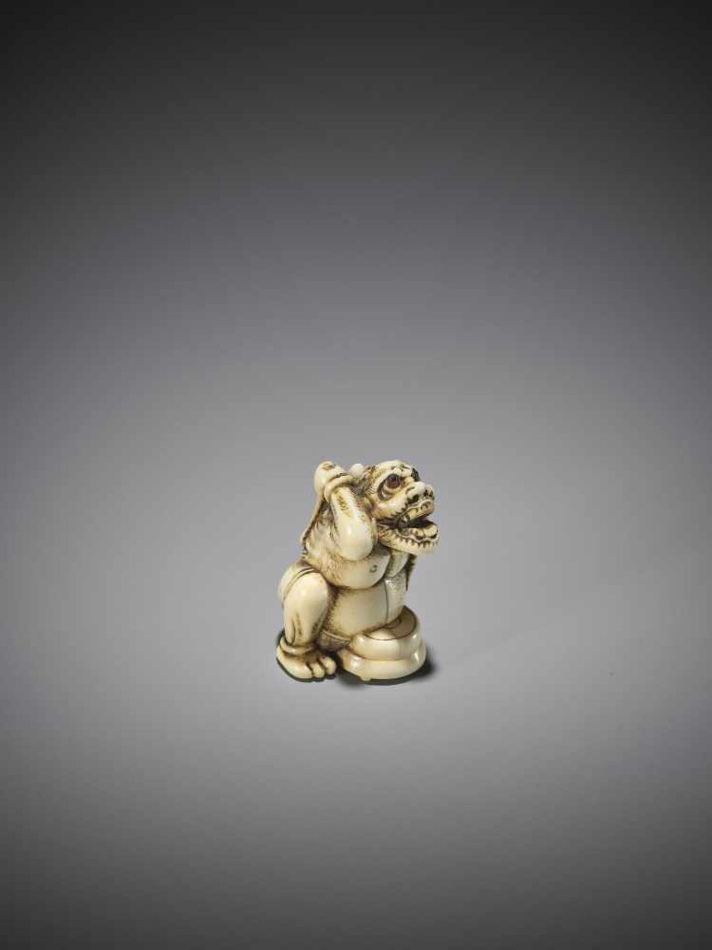 AN IVORY NETSUKE OF A CONVERTED ONI - Bild 9 aus 11