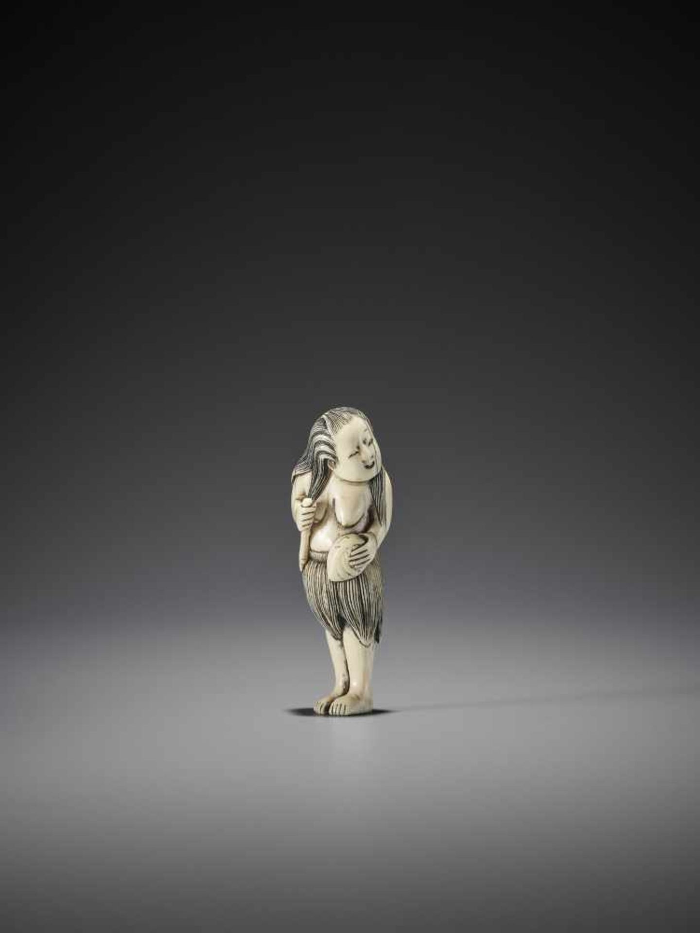 A FINE IVORY NETSUKE OF A STANDING AMA WITH AWABI - Image 8 of 10