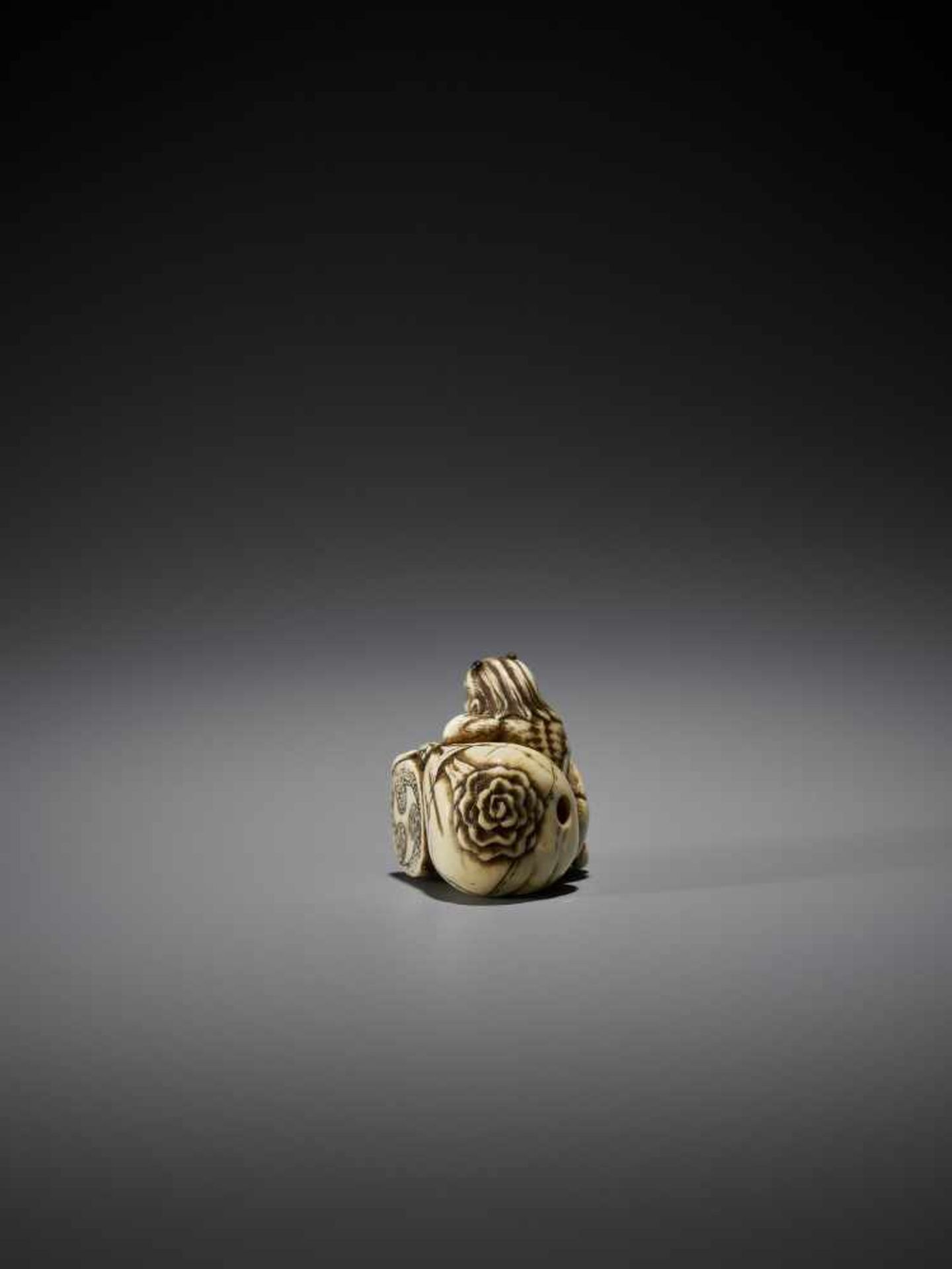 AN IVORY NETSUKE OF RAIJIN - Image 4 of 7