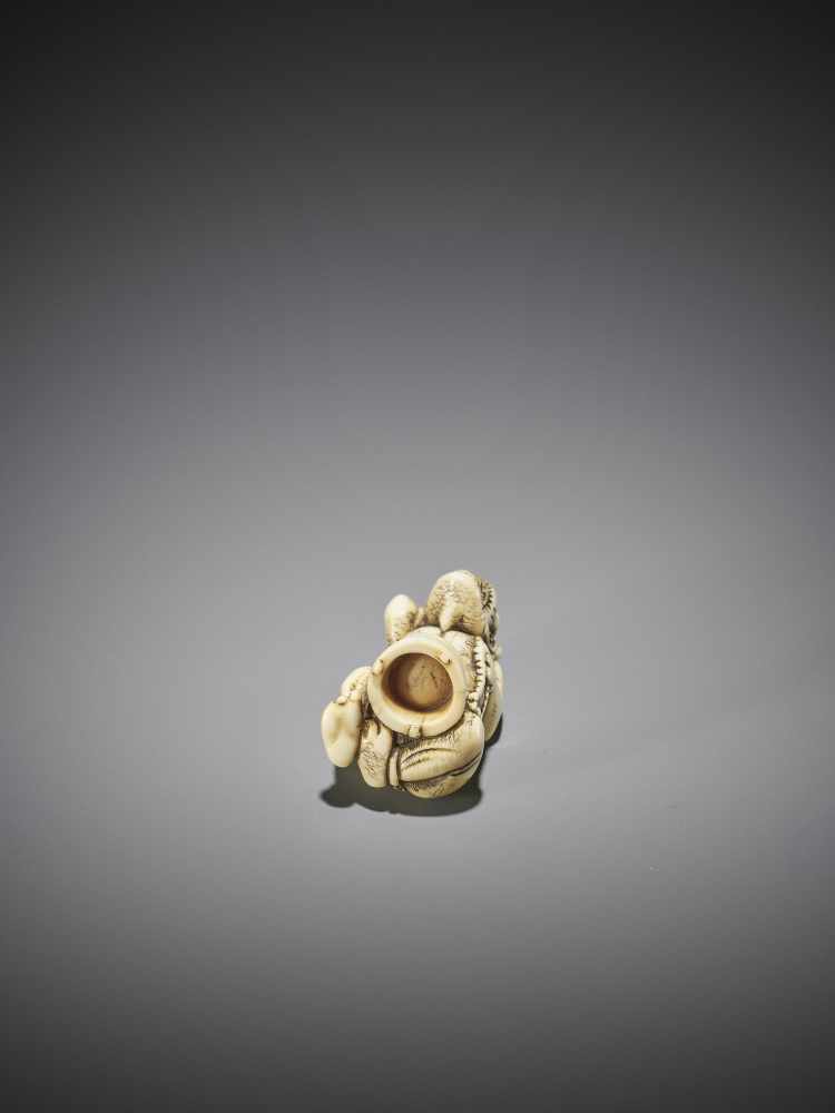 AN IVORY NETSUKE OF A CONVERTED ONI - Image 11 of 11